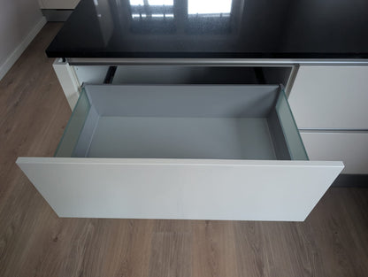 03367 - Witte greeploze keuken