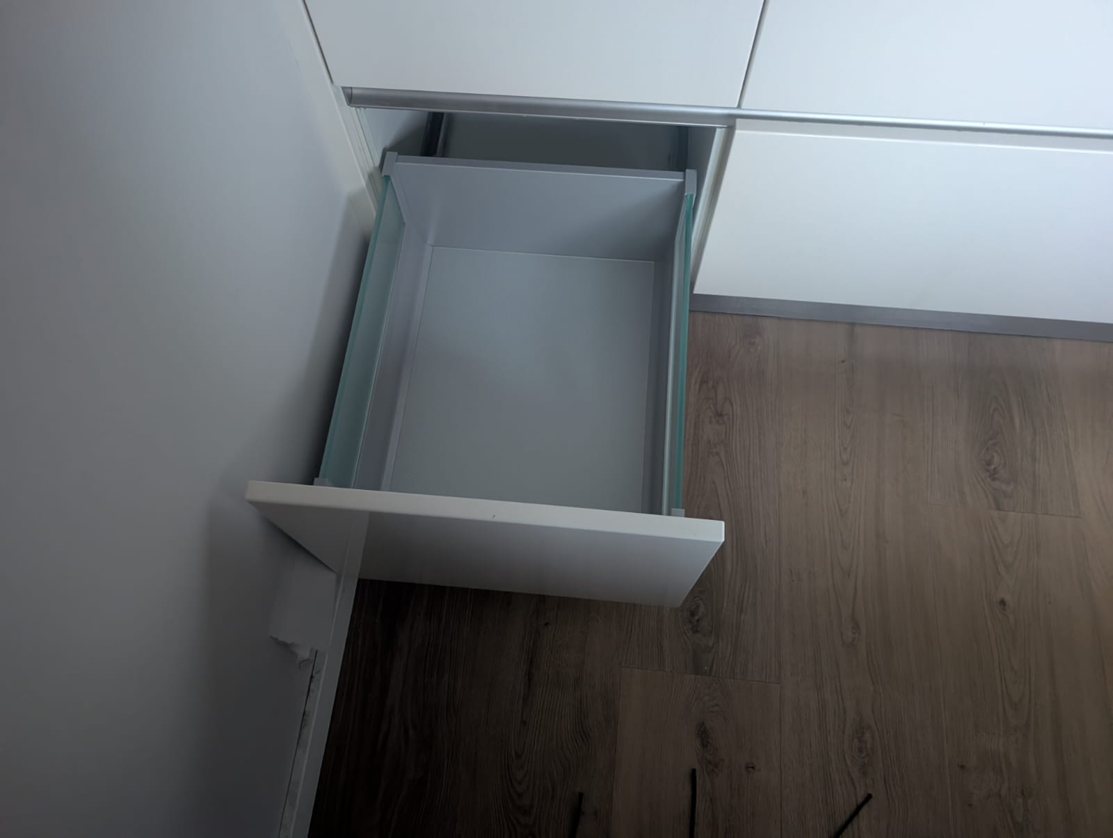 03367 - Witte greeploze keuken