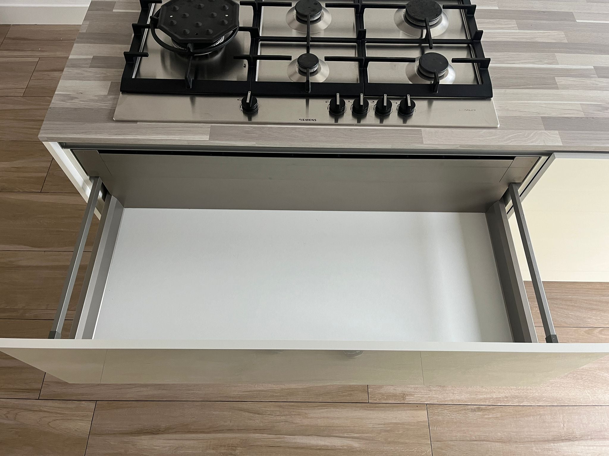 03178 - Eilandkeuken met Siemens apparatuur