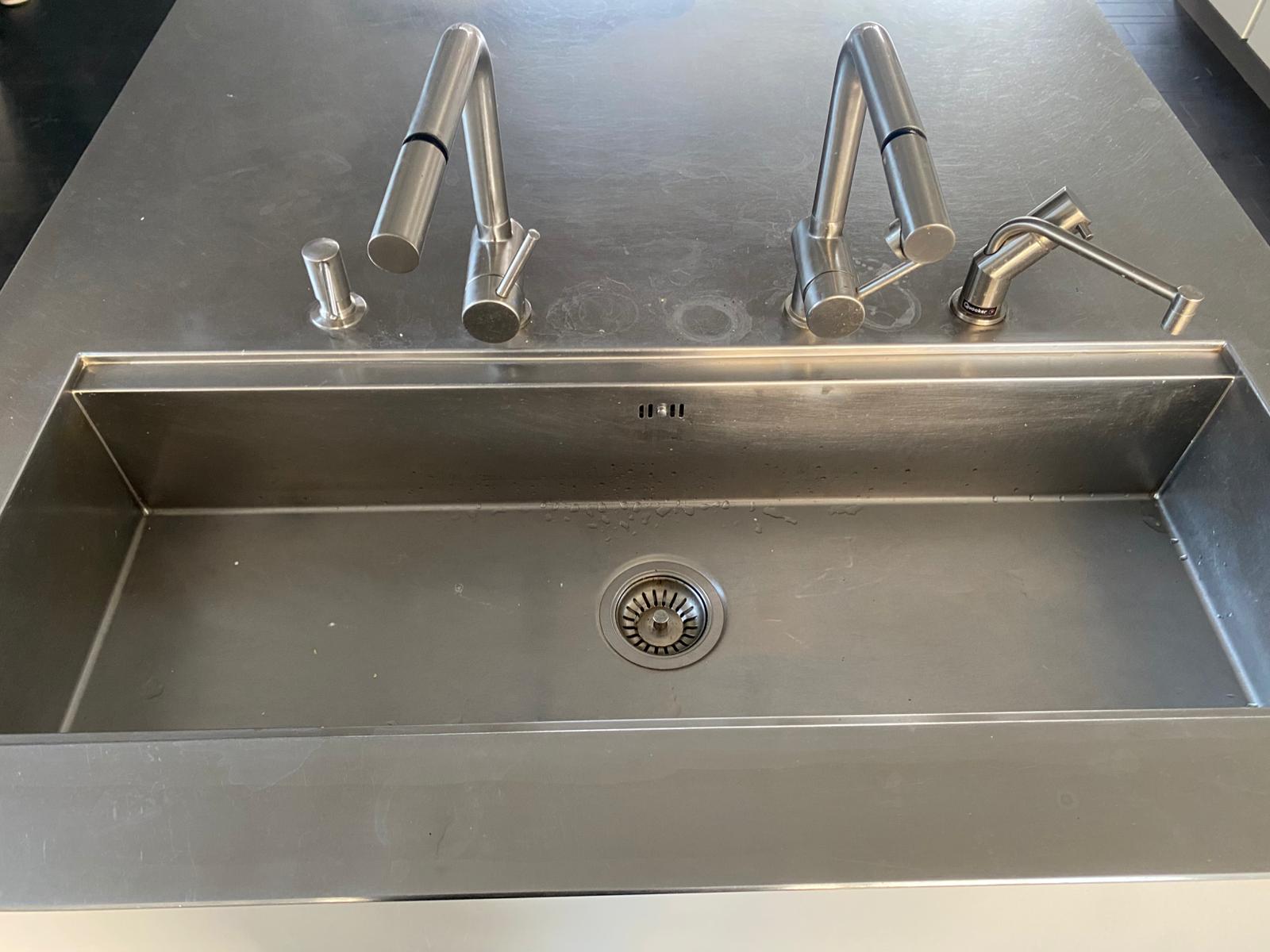 03381 - Hoogglans witte eilandkeuken