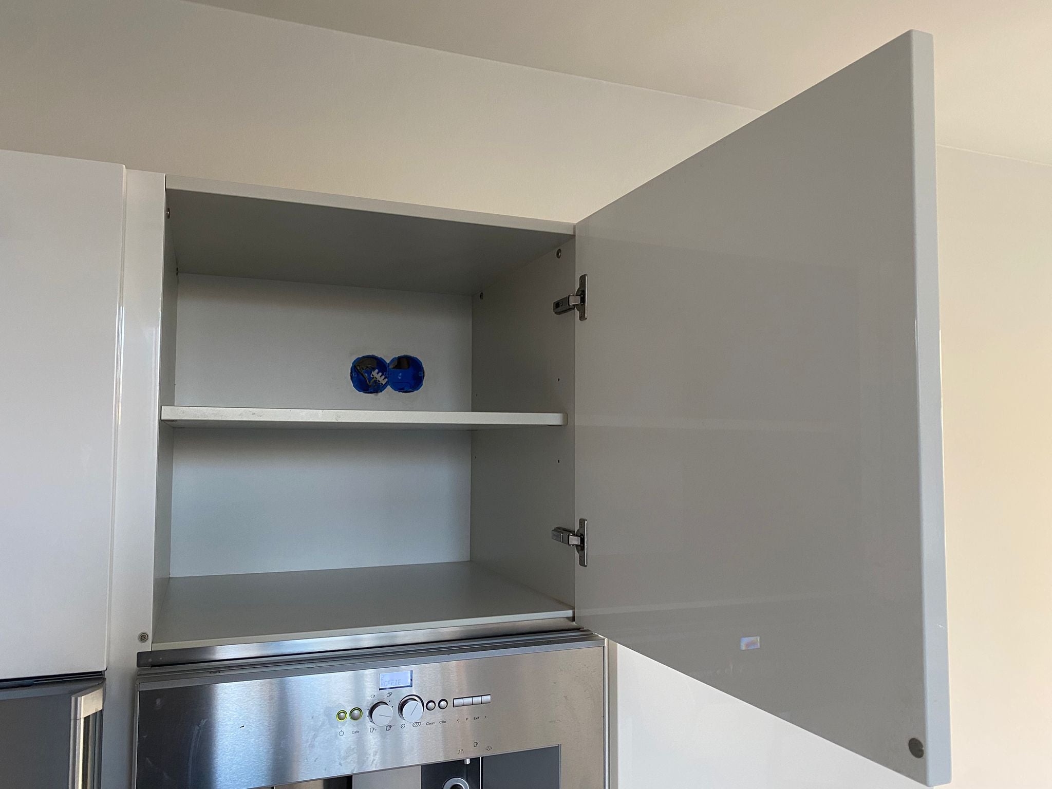 03381 - Hoogglans witte eilandkeuken