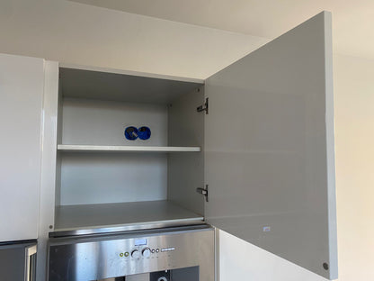 03381 - Hoogglans witte eilandkeuken