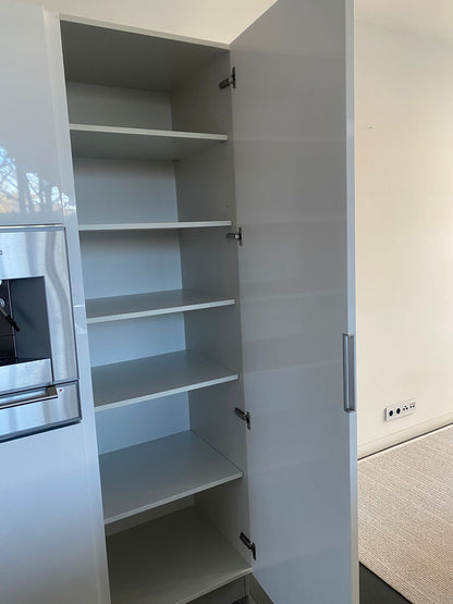 03381 - Hoogglans witte eilandkeuken