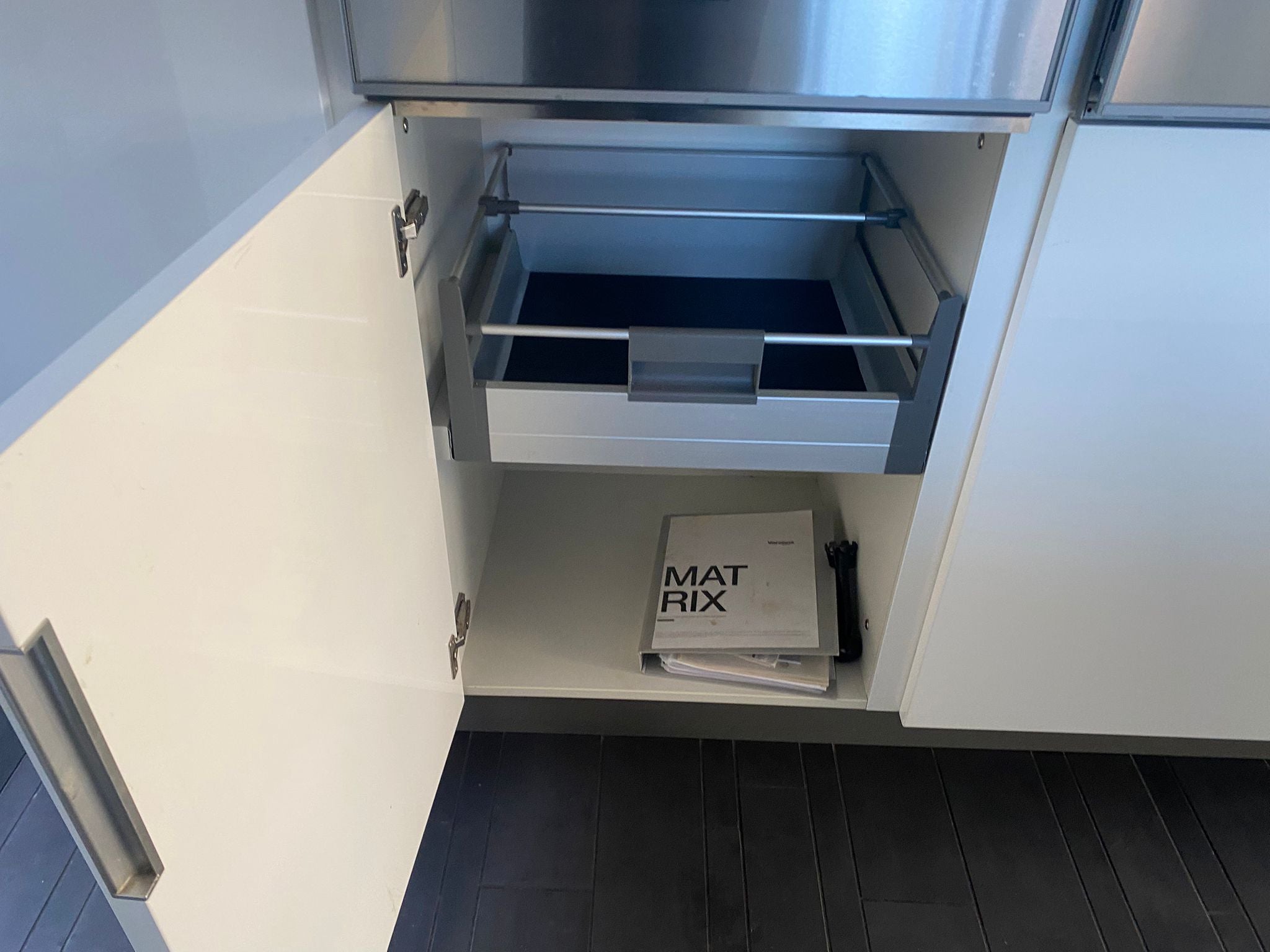 03381 - Hoogglans witte eilandkeuken