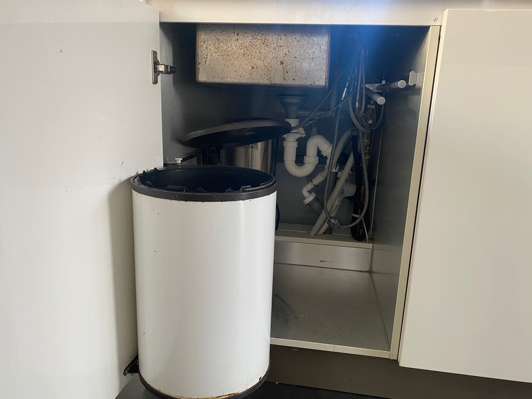 03381 - Hoogglans witte eilandkeuken