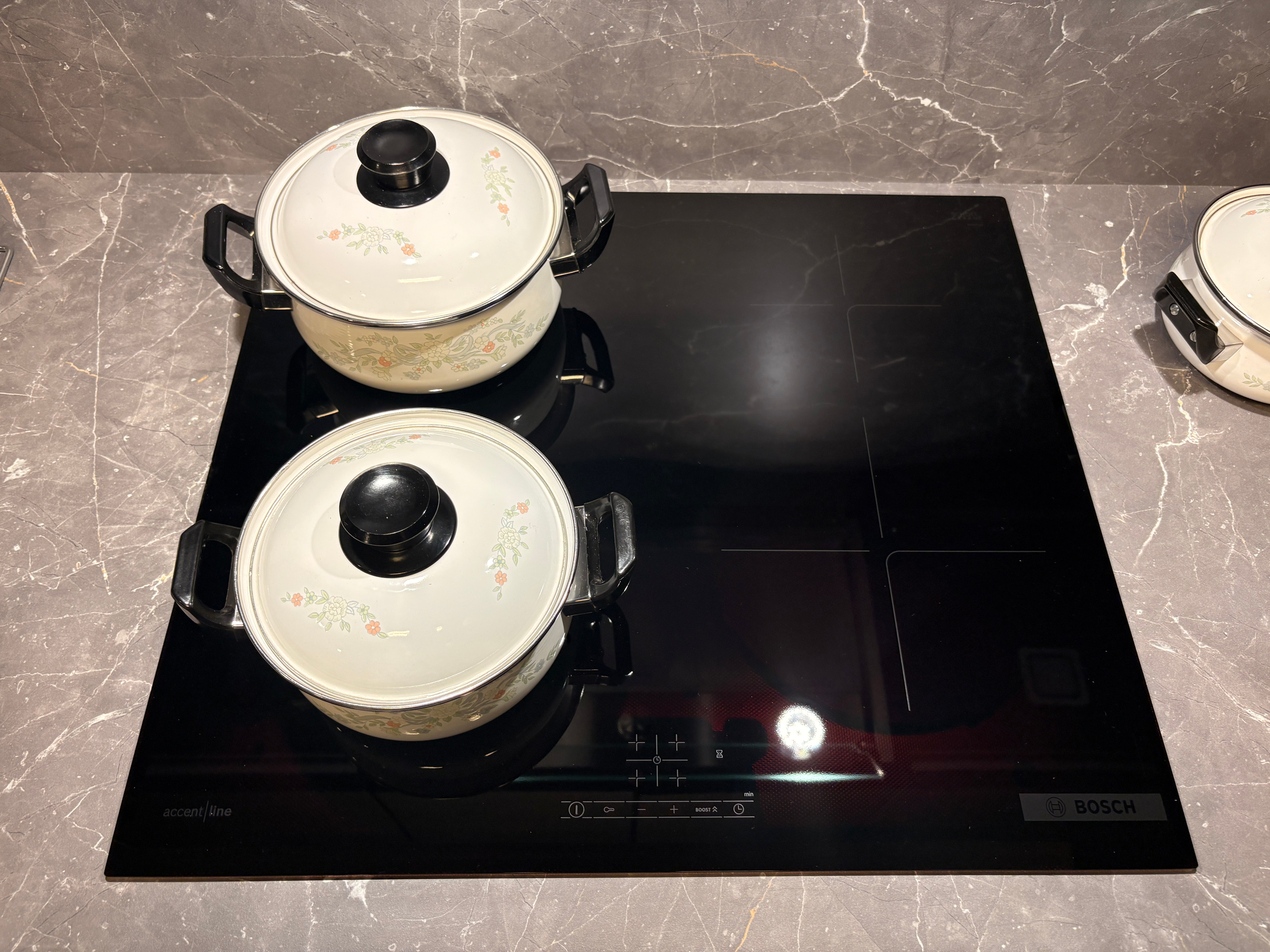 04533 - Nolte soft lack blackgreen keuken