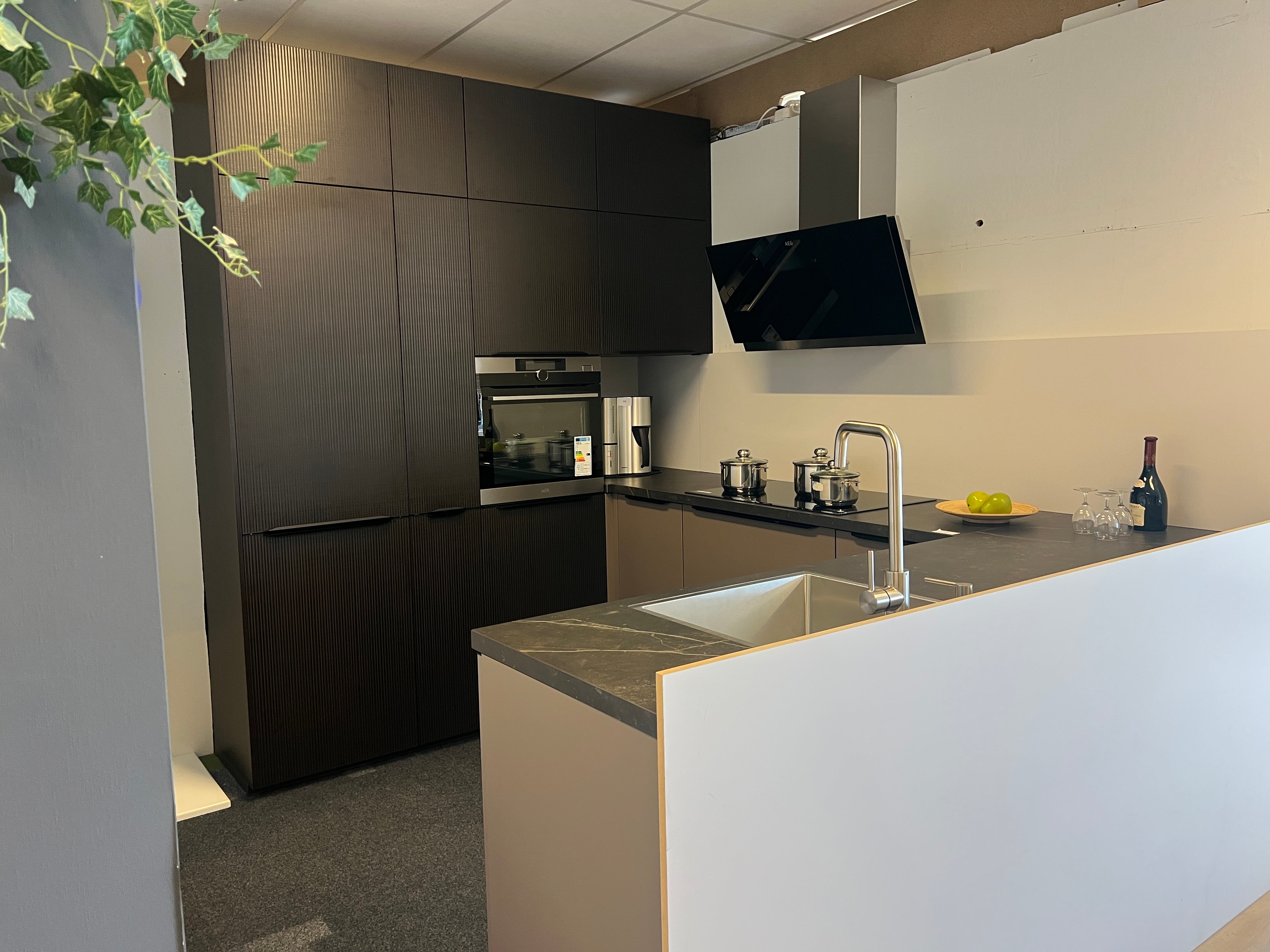 04589 - Moderne U-keuken