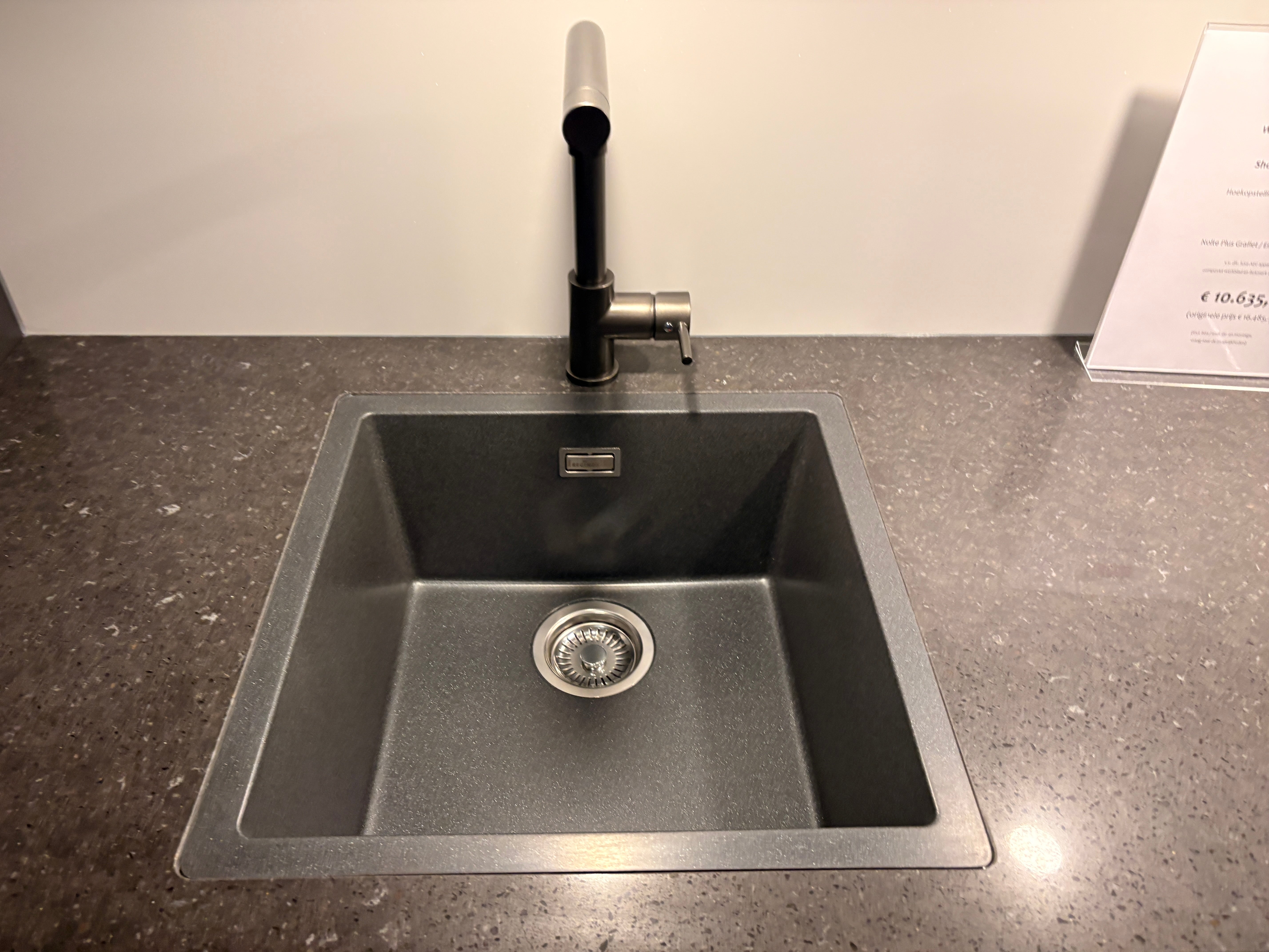 04559 - Nolte donker kleurige hoekkeuken