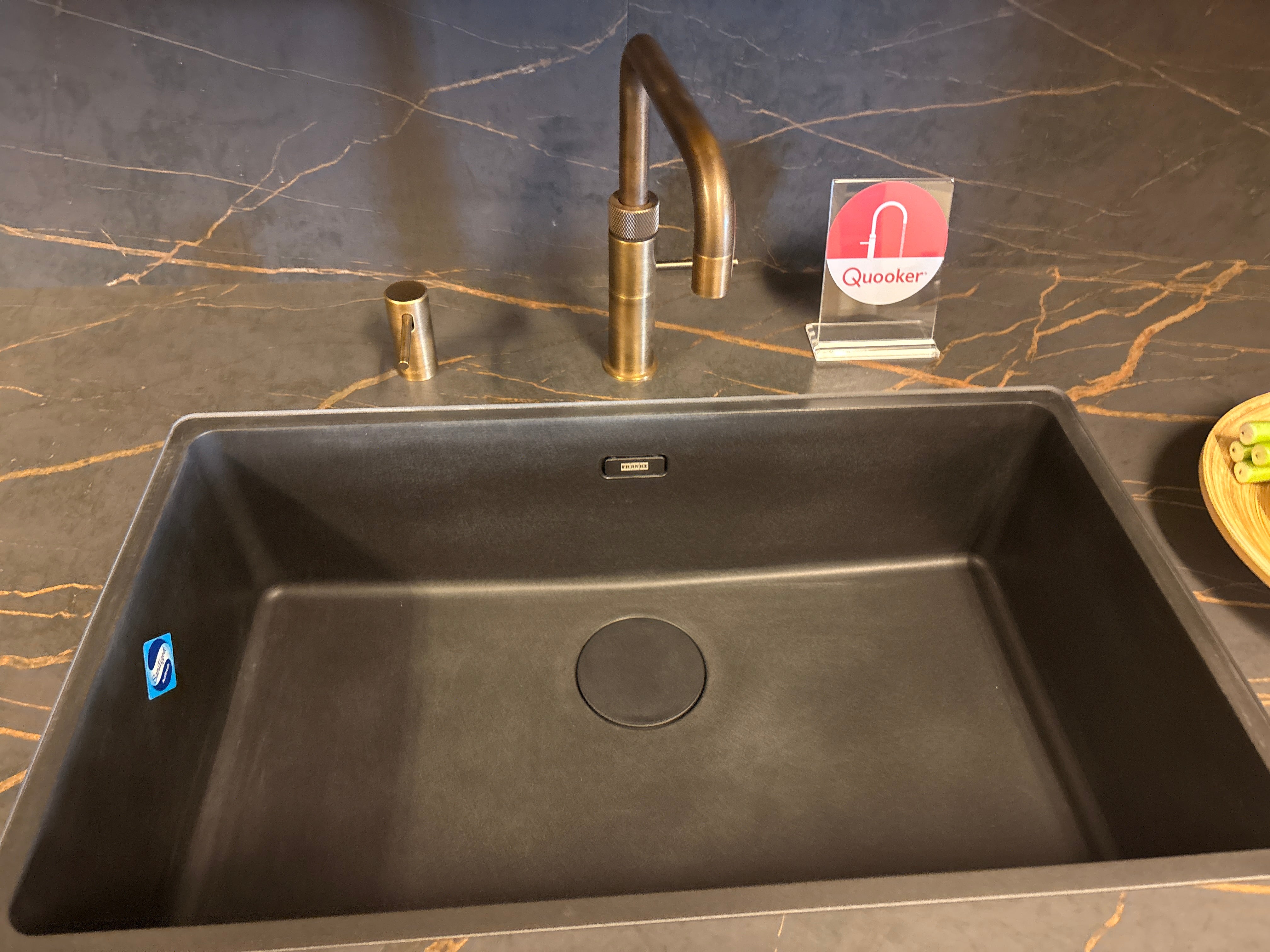 04549 - Nolte Lodge eiken zwart met softlack magma keuken