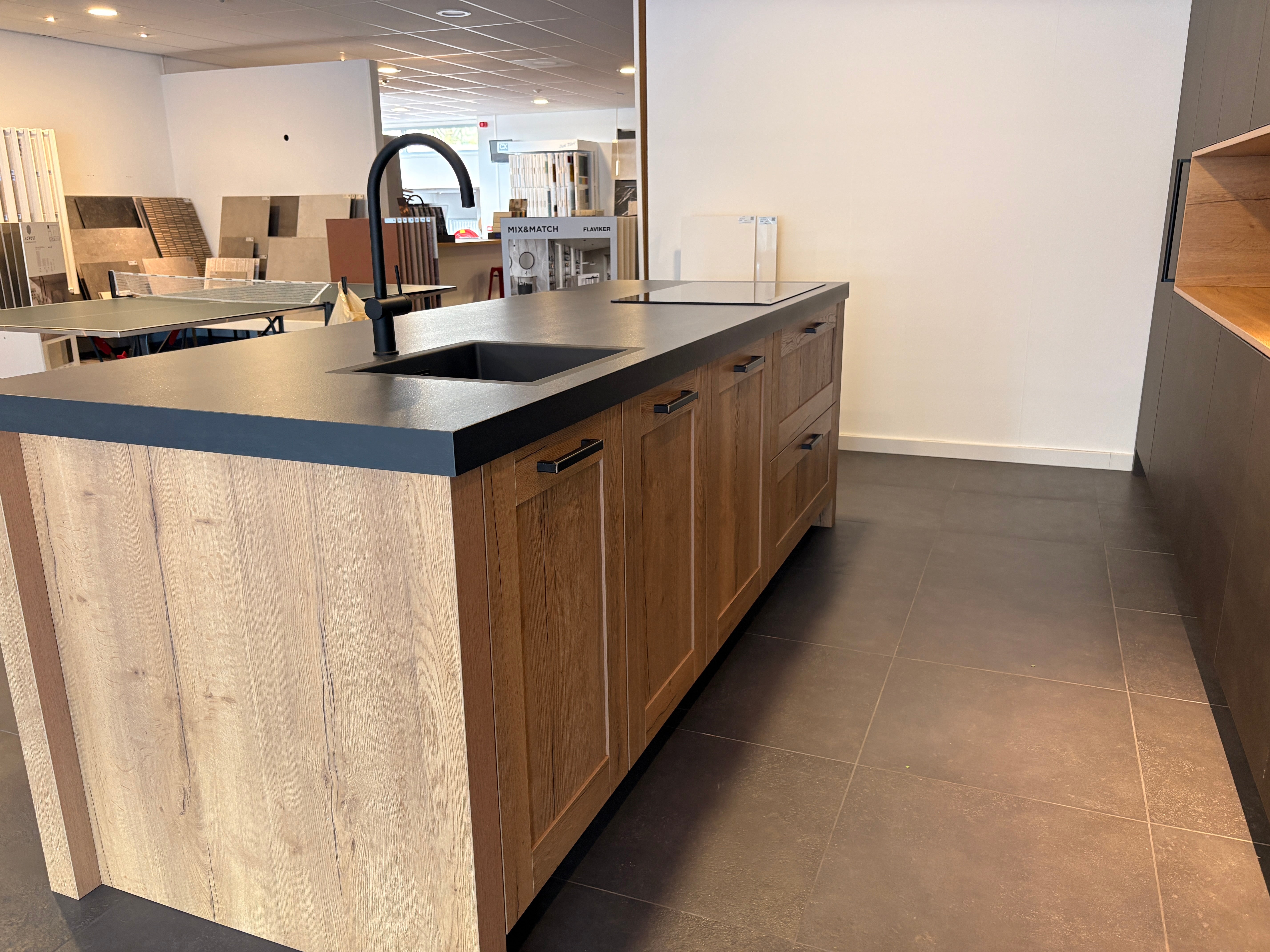 04653 - Modern/landelijke eillandkeuken