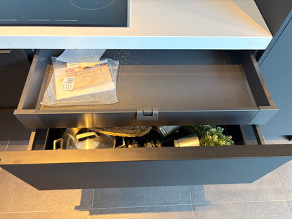 04669 - Strakke hoekkeuken met bar