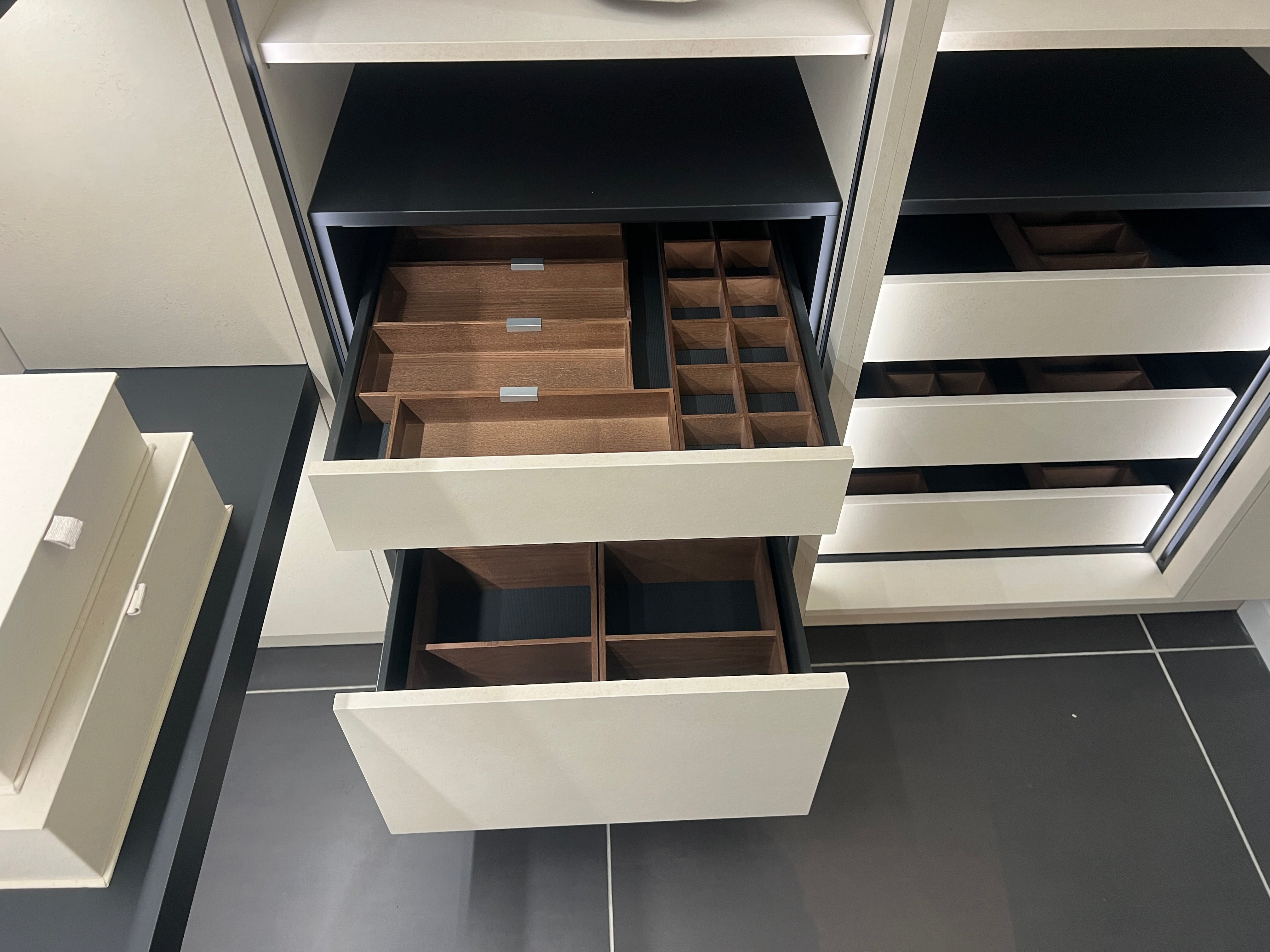 04745 - Pronorm kledingkast