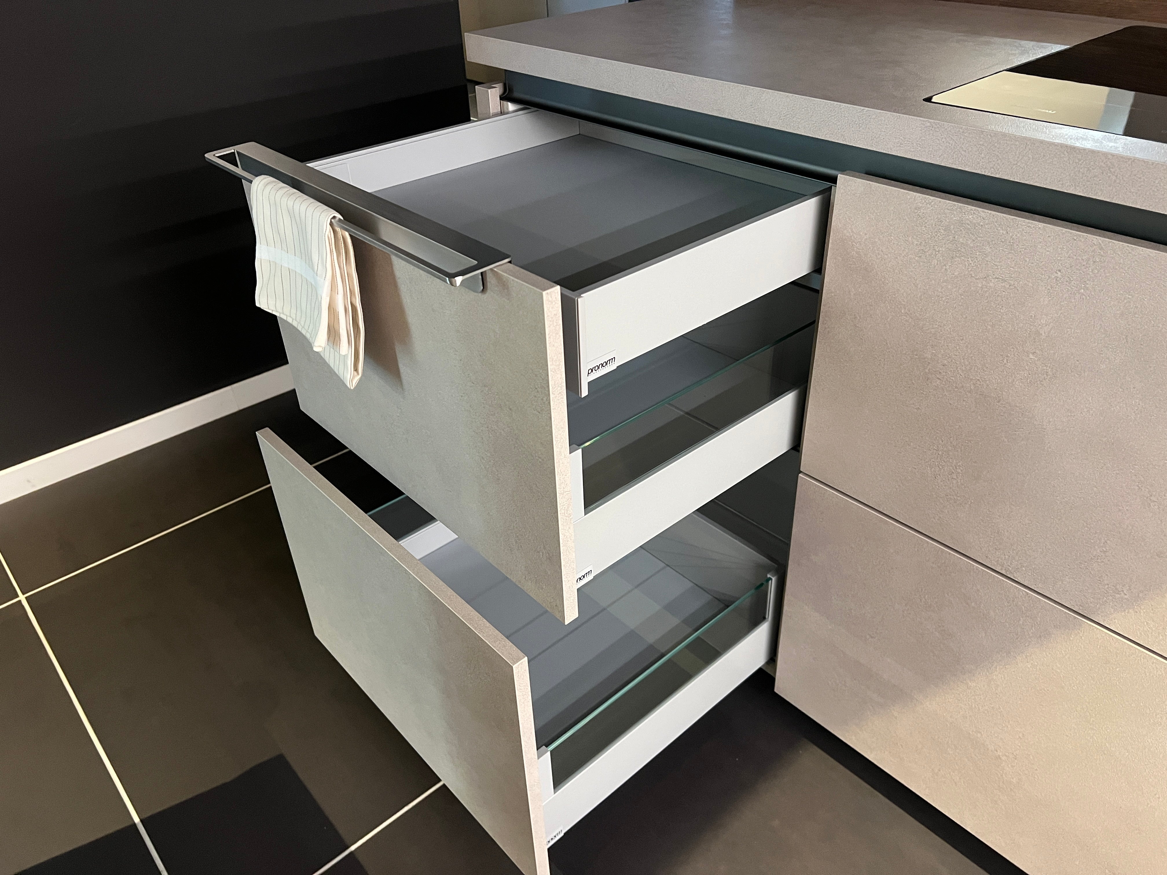 04731 - Luxe keuken met dubbel eiland