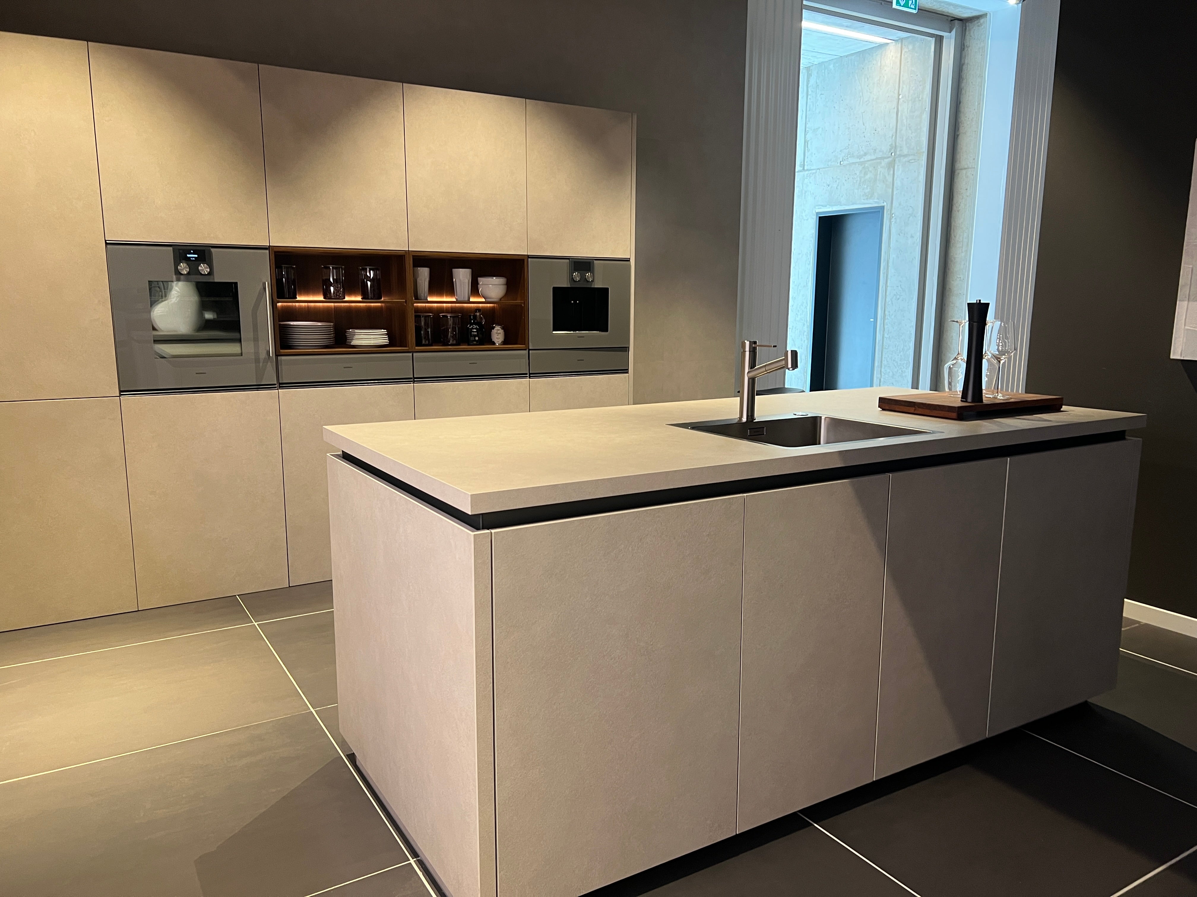 04731 - Luxe keuken met dubbel eiland