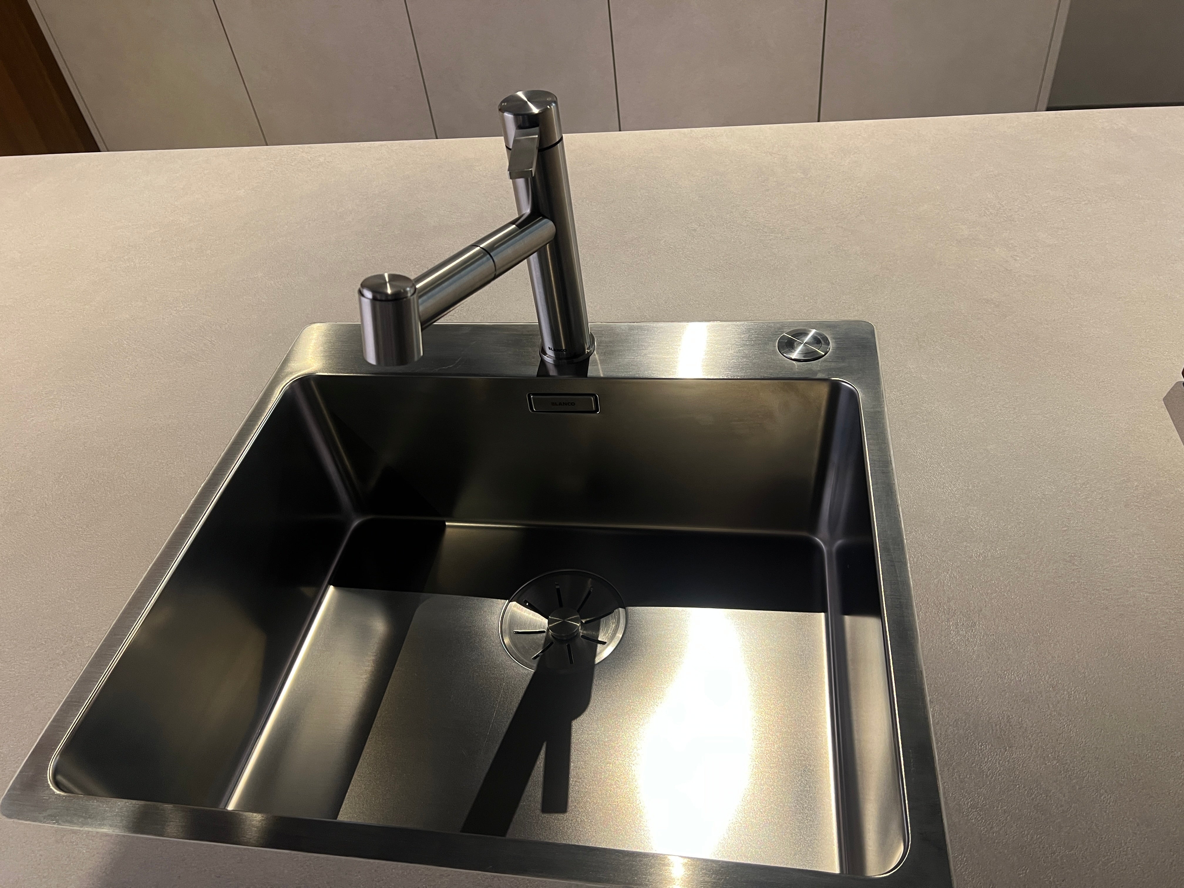 04731 - Luxe keuken met dubbel eiland