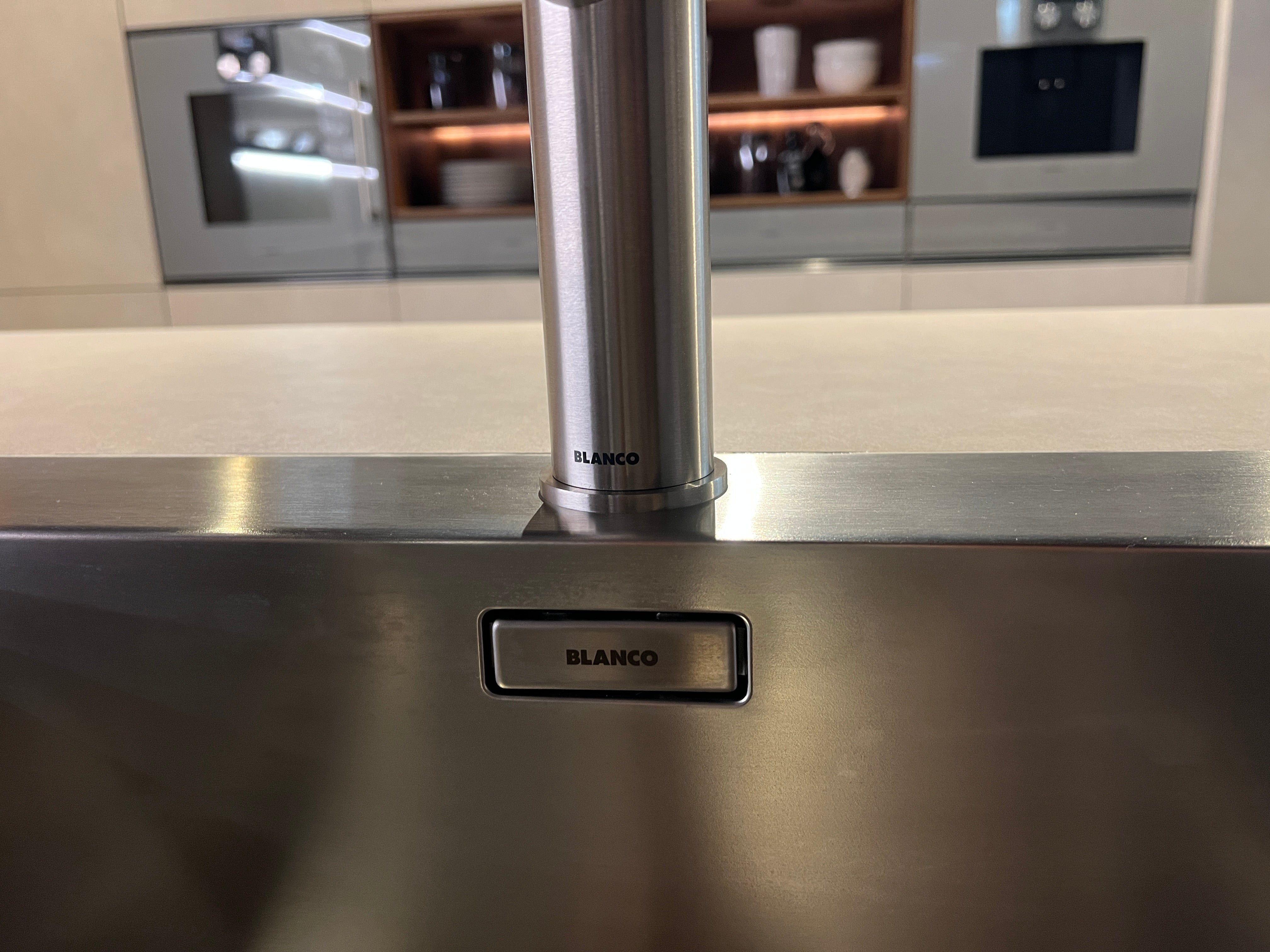 04731 - Luxe keuken met dubbel eiland