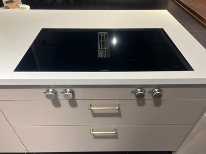 04733 - luxe schiereiland keuken met kastenwand