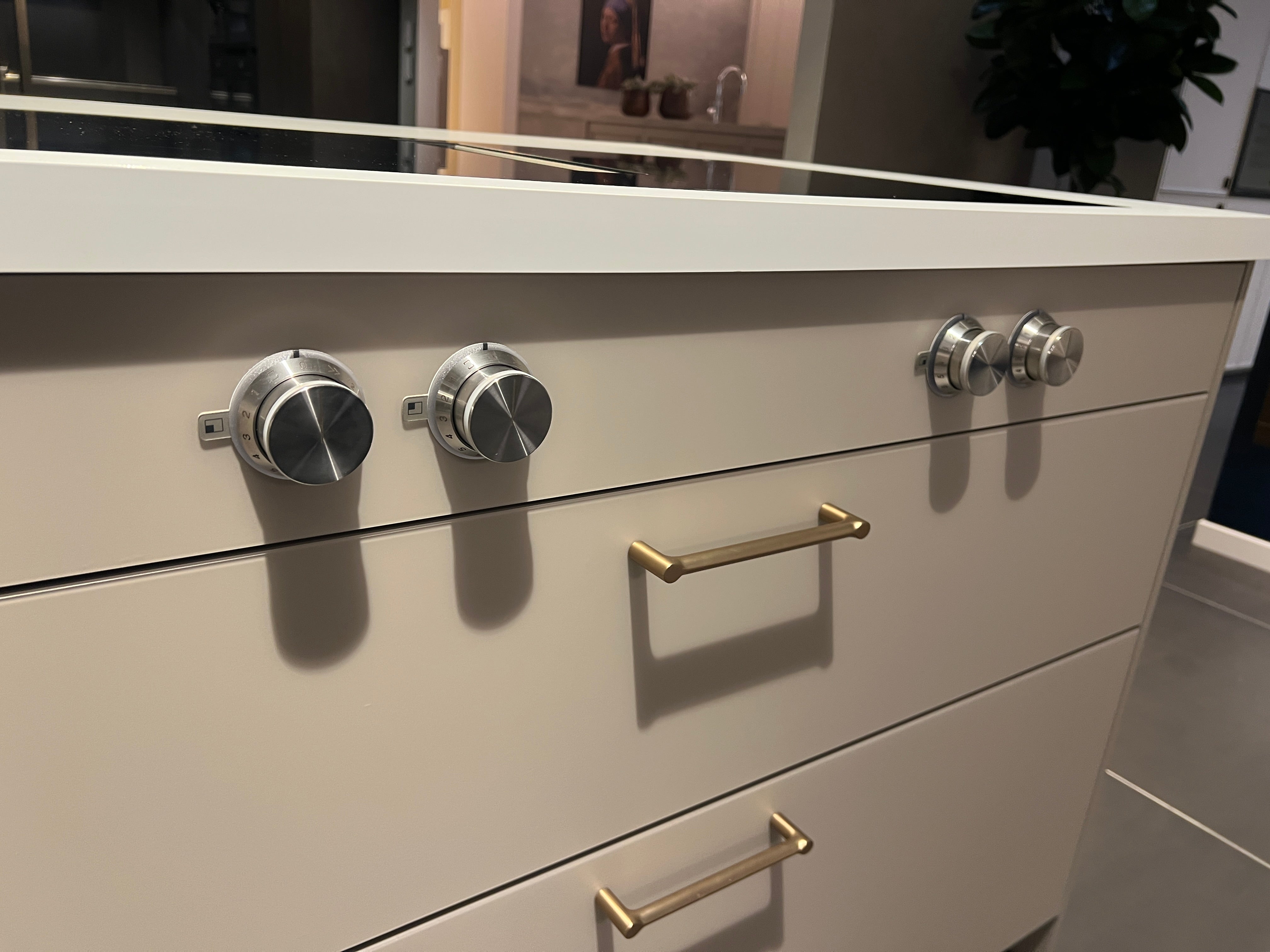 04733 - luxe schiereiland keuken met kastenwand