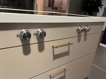 04733 - luxe schiereiland keuken met kastenwand