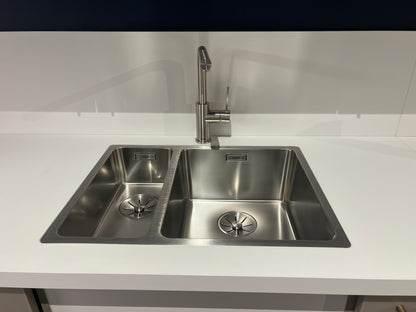 04733 - luxe schiereiland keuken met kastenwand