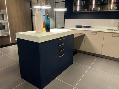04733 - luxe schiereiland keuken met kastenwand