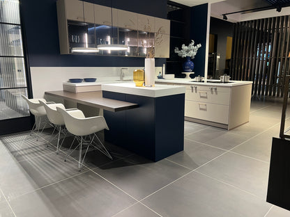 04733 - luxe schiereiland keuken met kastenwand