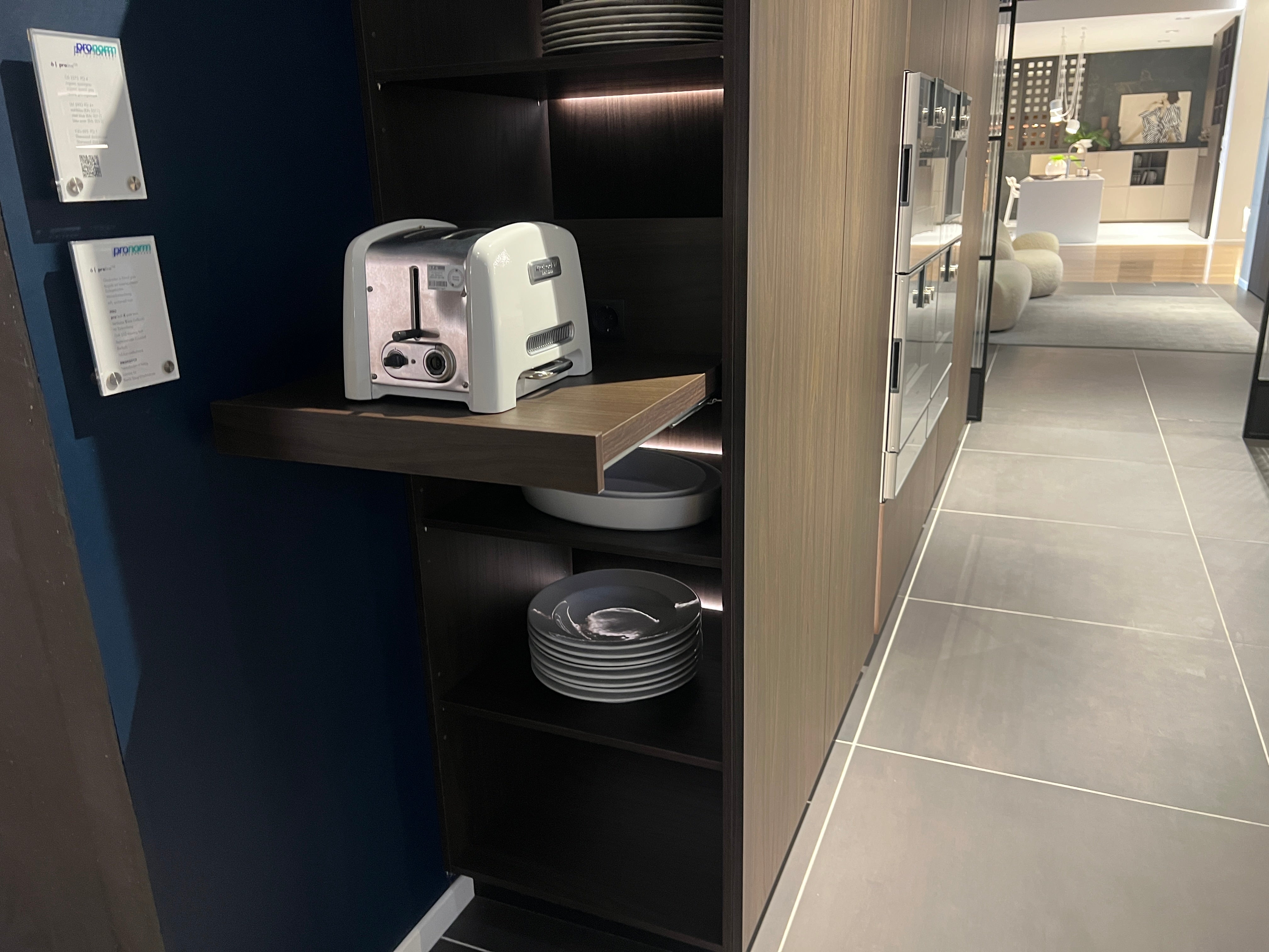 04733 - luxe schiereiland keuken met kastenwand