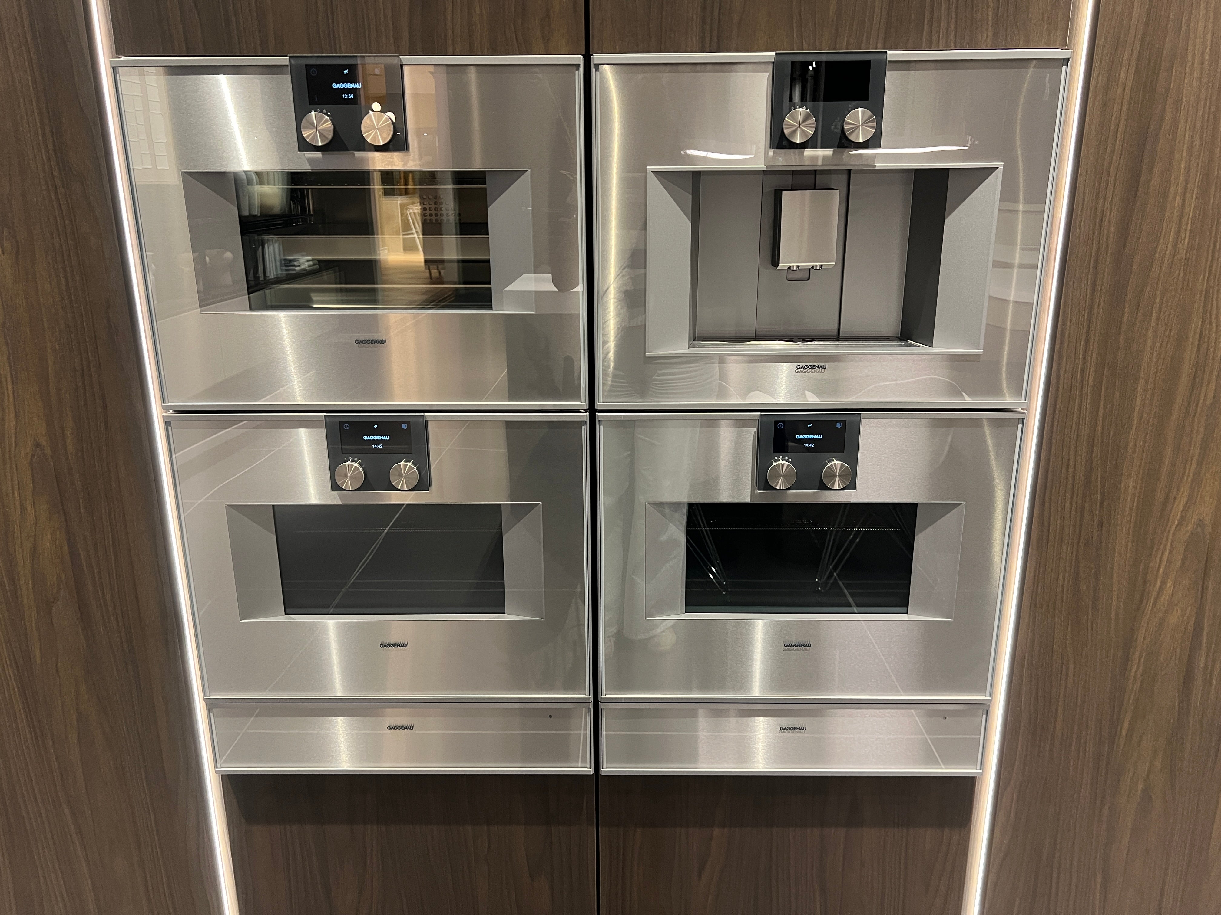 04733 - luxe schiereiland keuken met kastenwand