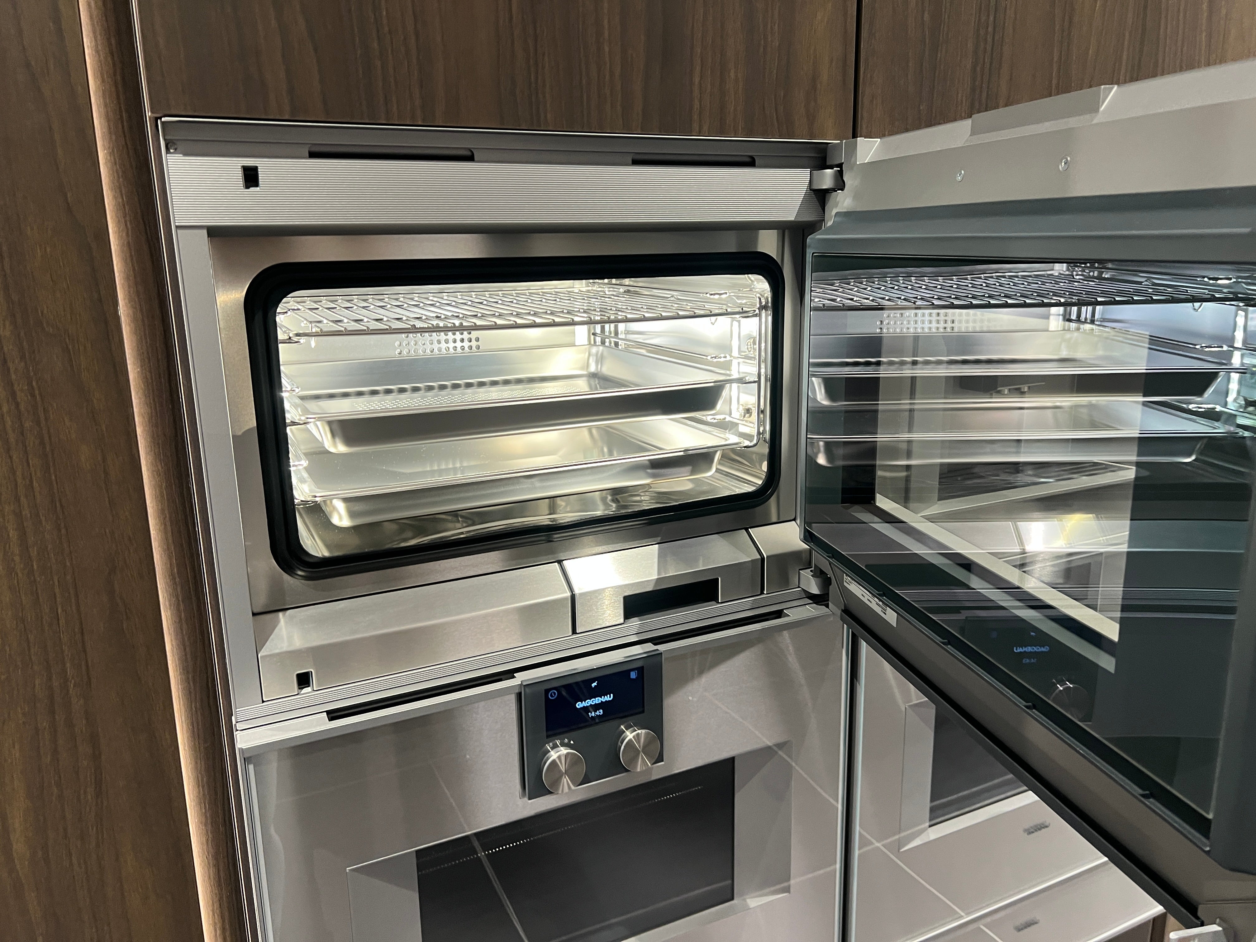 04733 - luxe schiereiland keuken met kastenwand