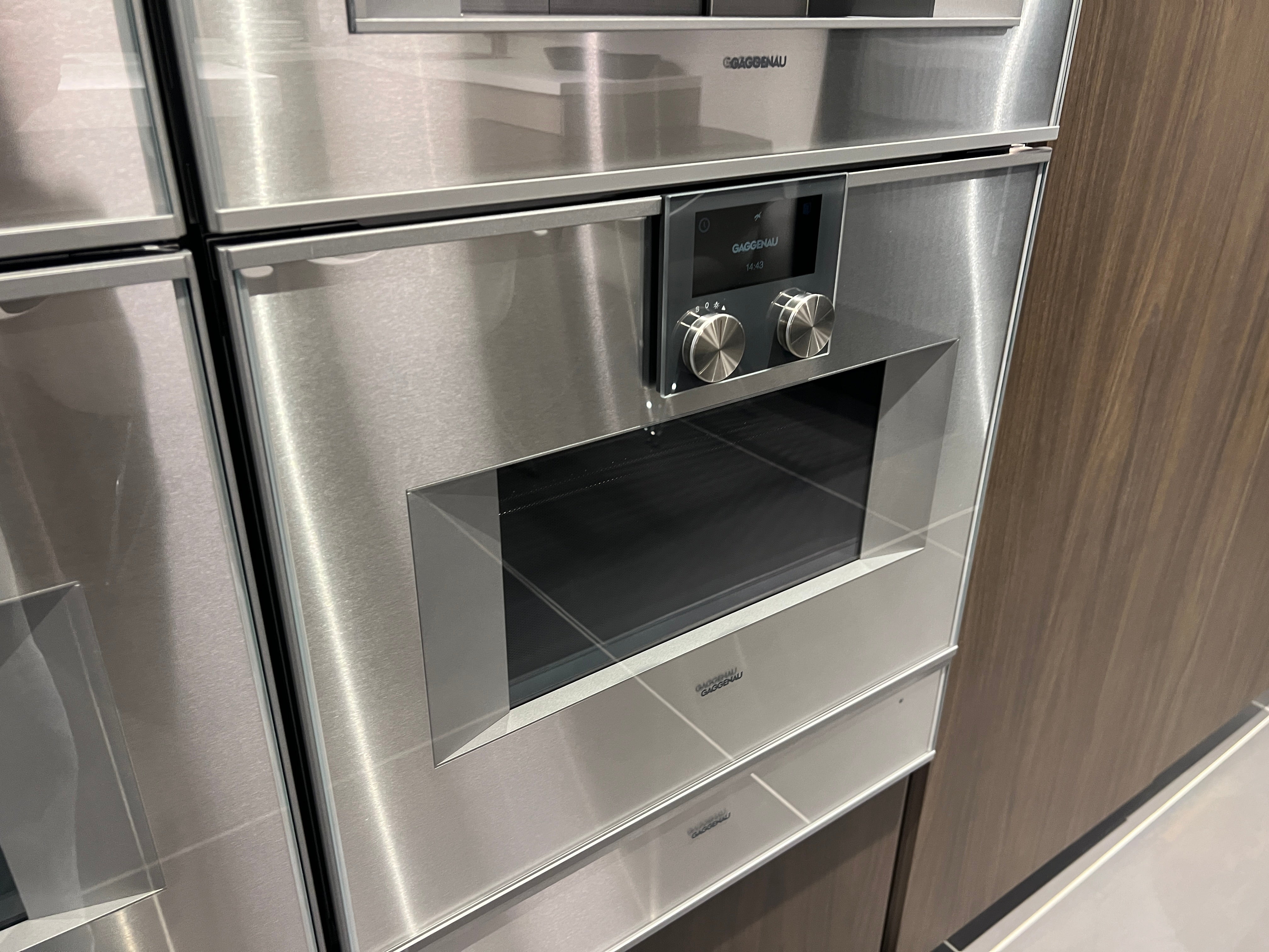 04733 - luxe schiereiland keuken met kastenwand