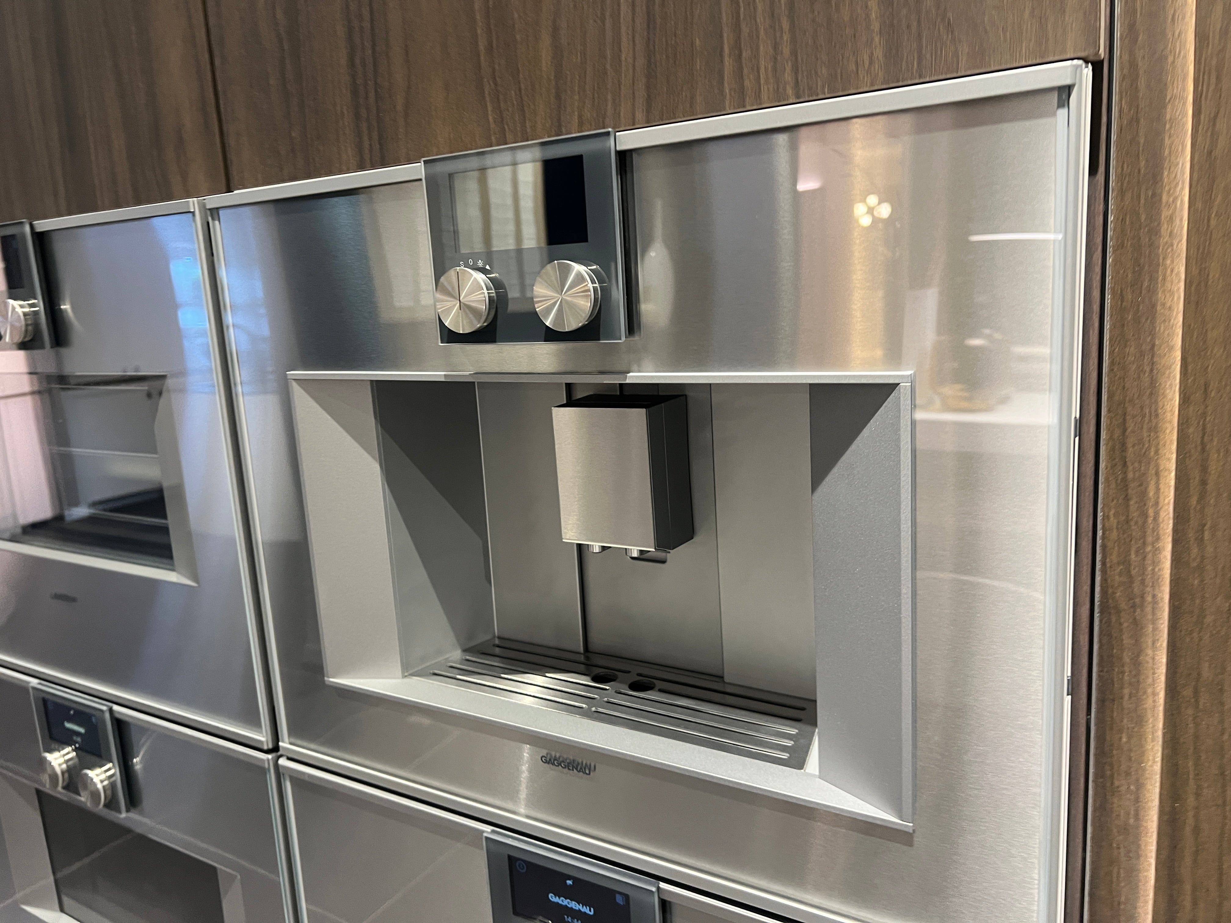04733 - luxe schiereiland keuken met kastenwand