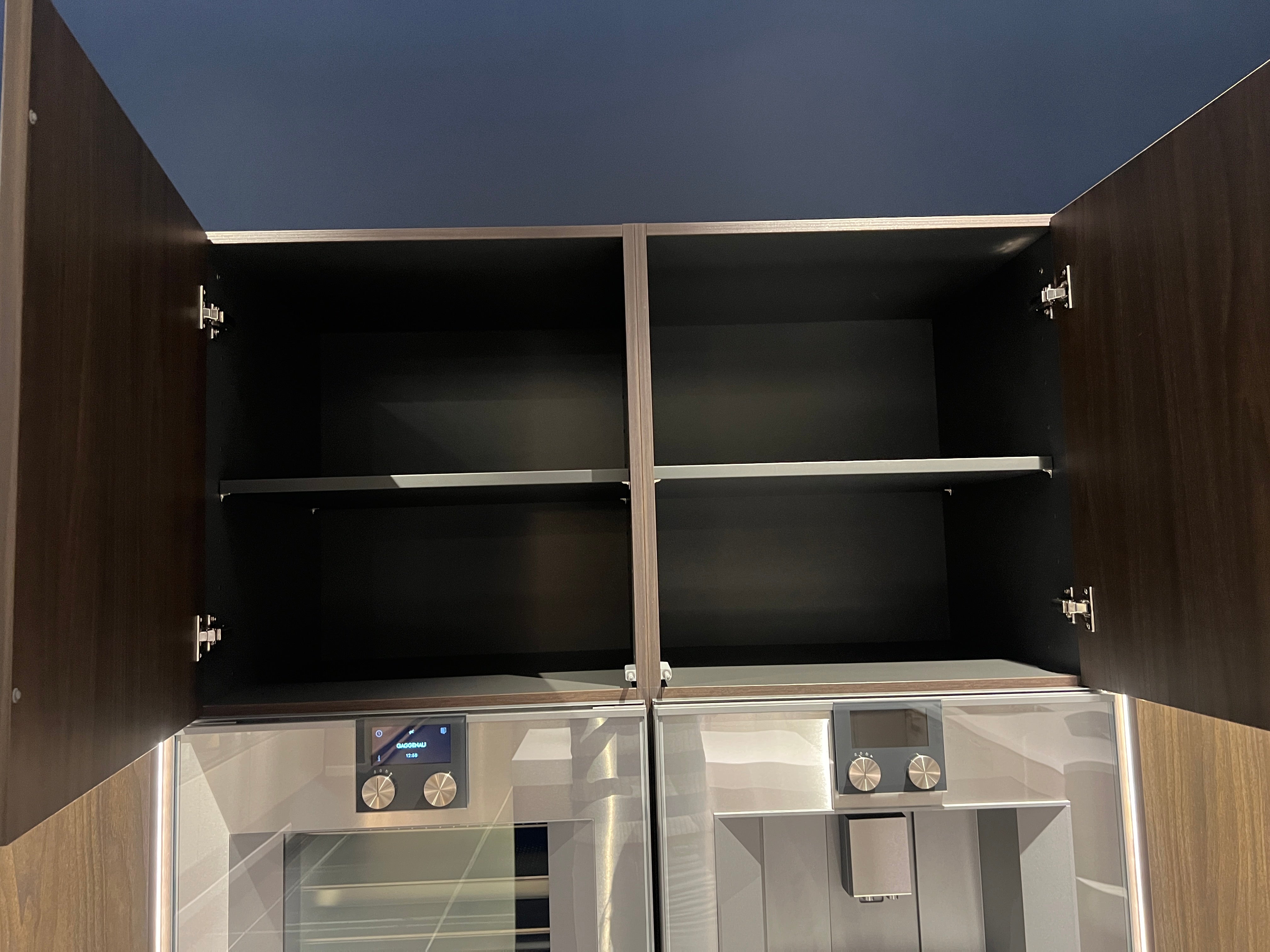 04733 - luxe schiereiland keuken met kastenwand