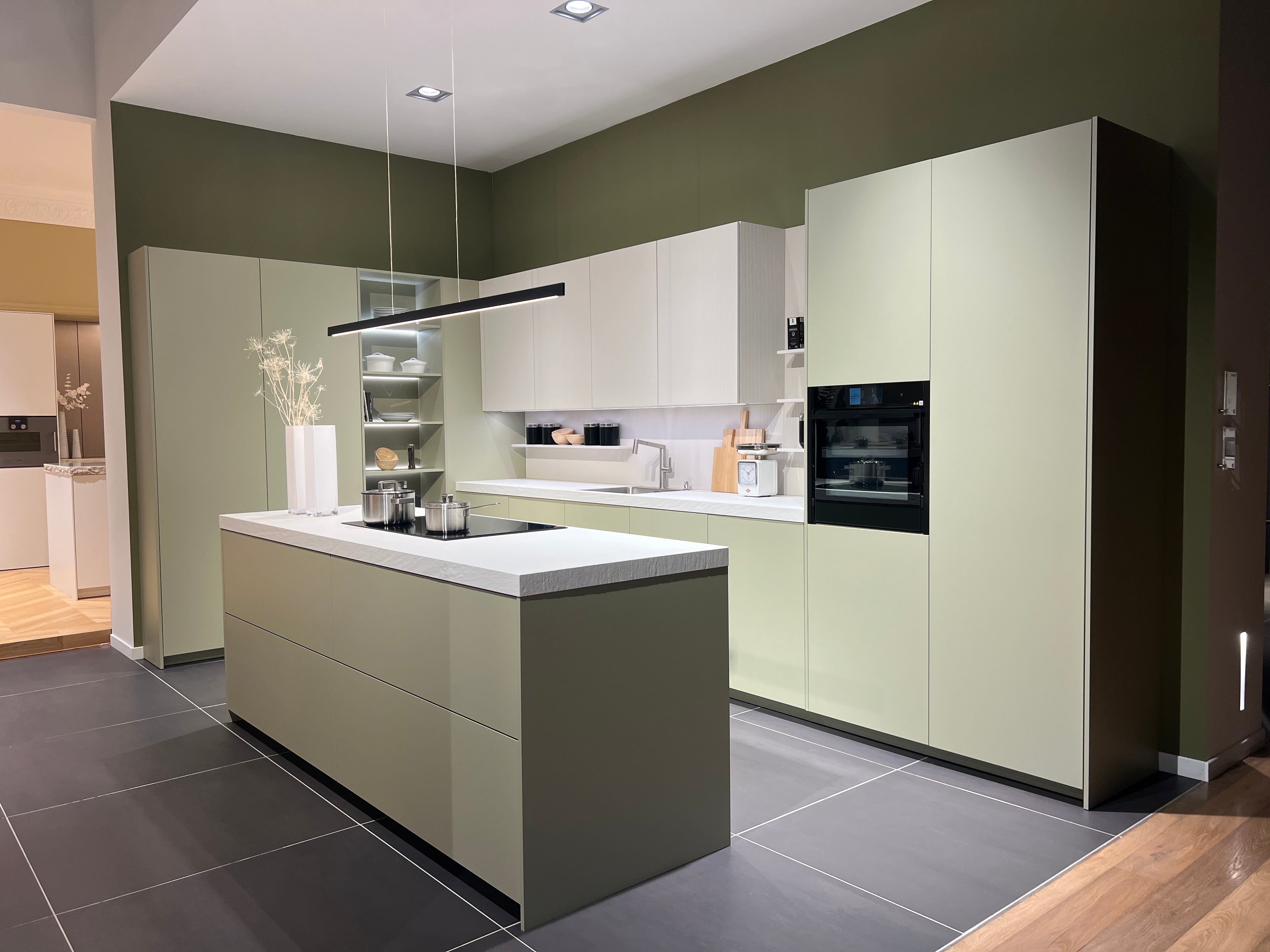 04735 - Mint groene eilandkeuken