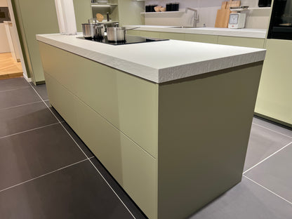 04735 - Mint groene eilandkeuken