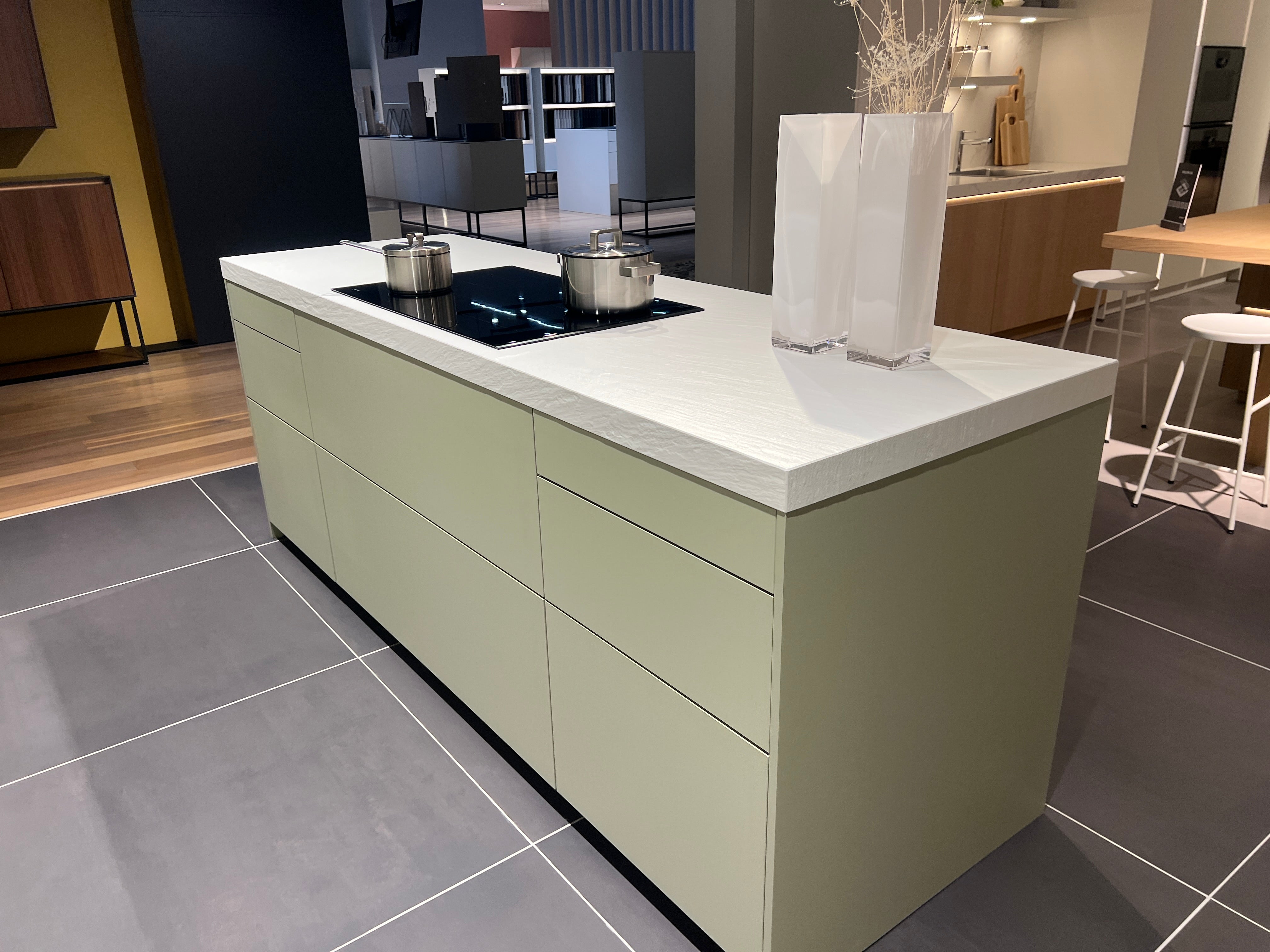04735 - Mint groene eilandkeuken