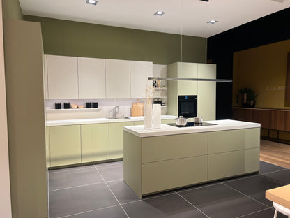 04735 - Mint groene eilandkeuken
