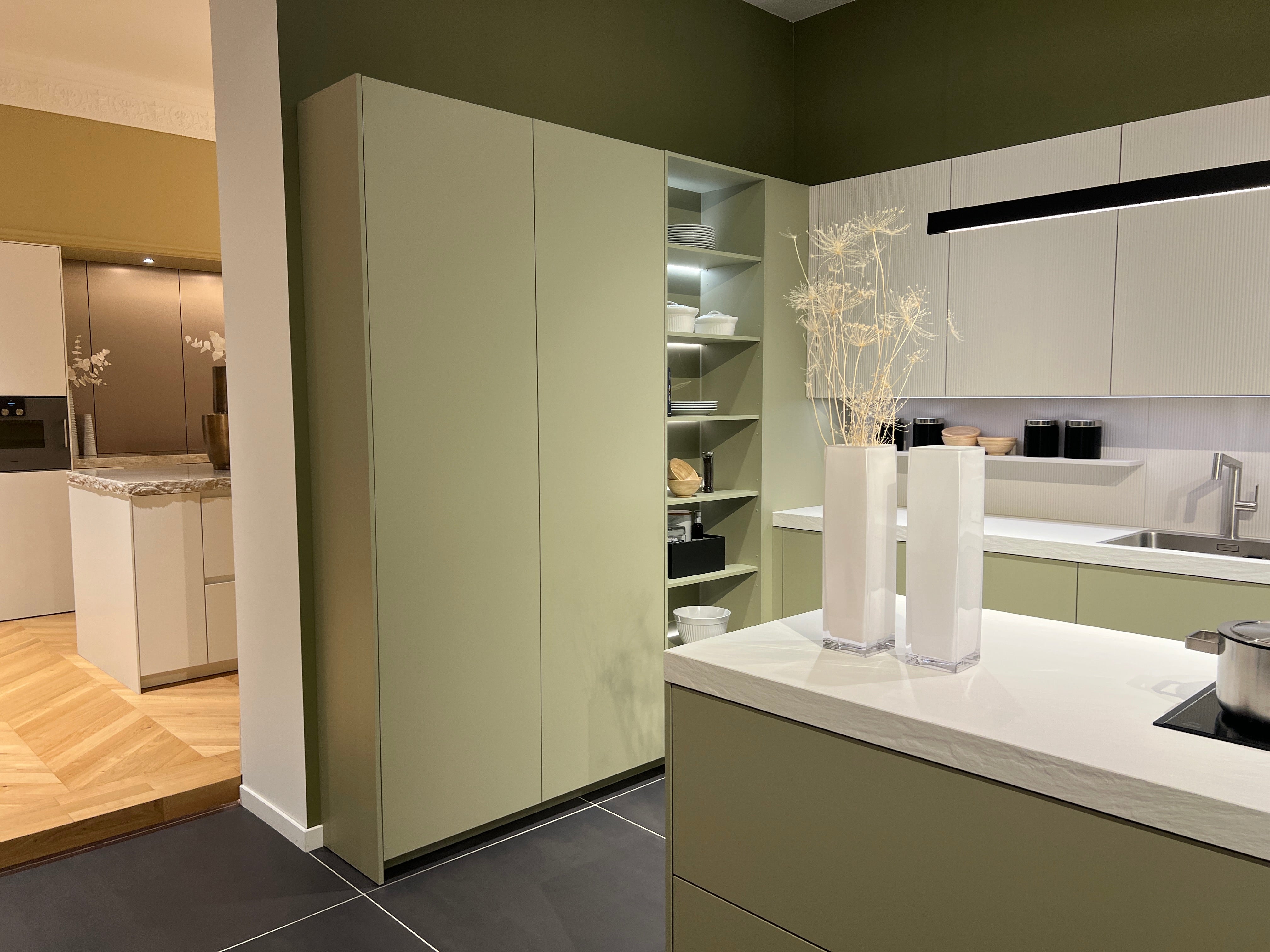 04735 - Mint groene eilandkeuken