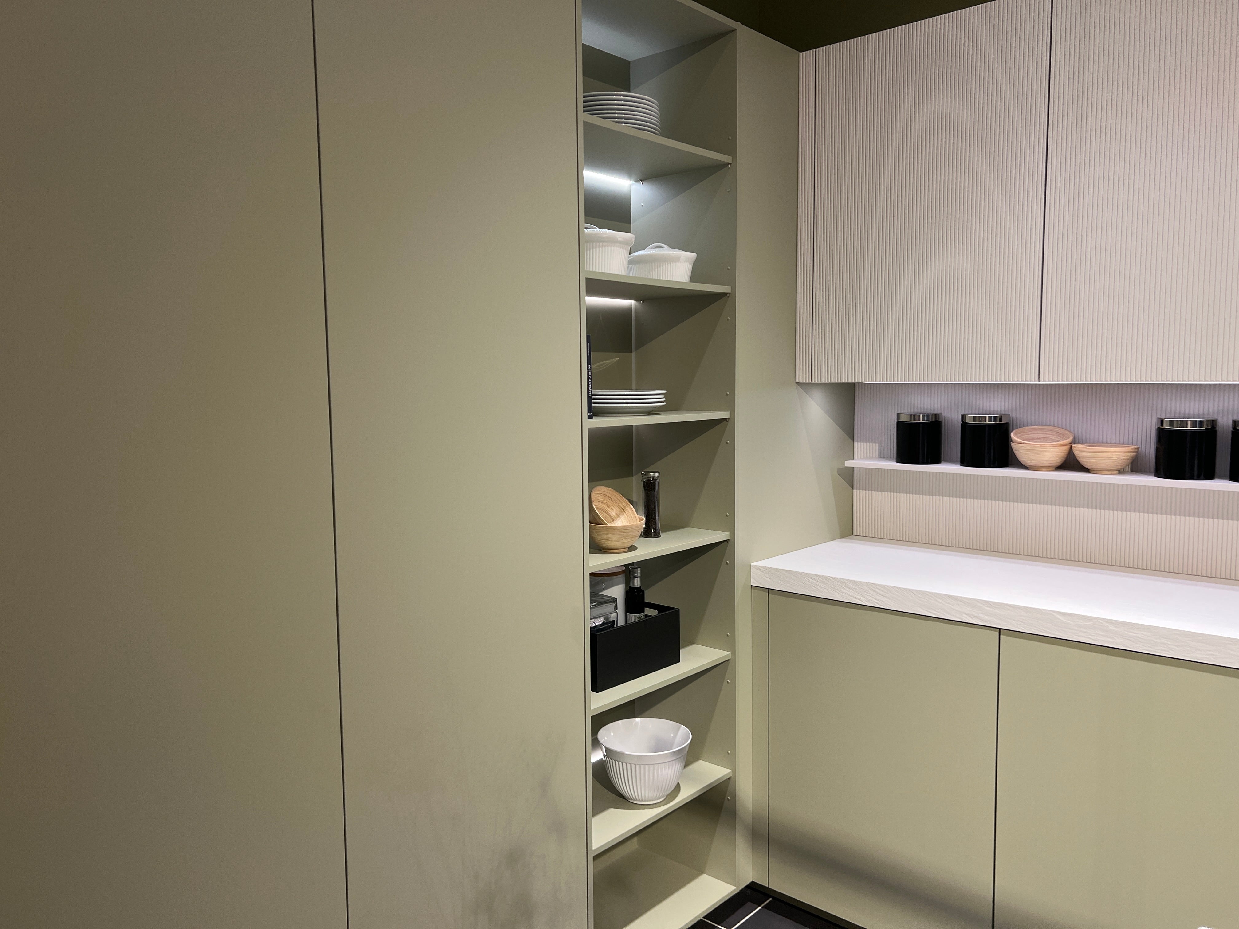 04735 - Mint groene eilandkeuken