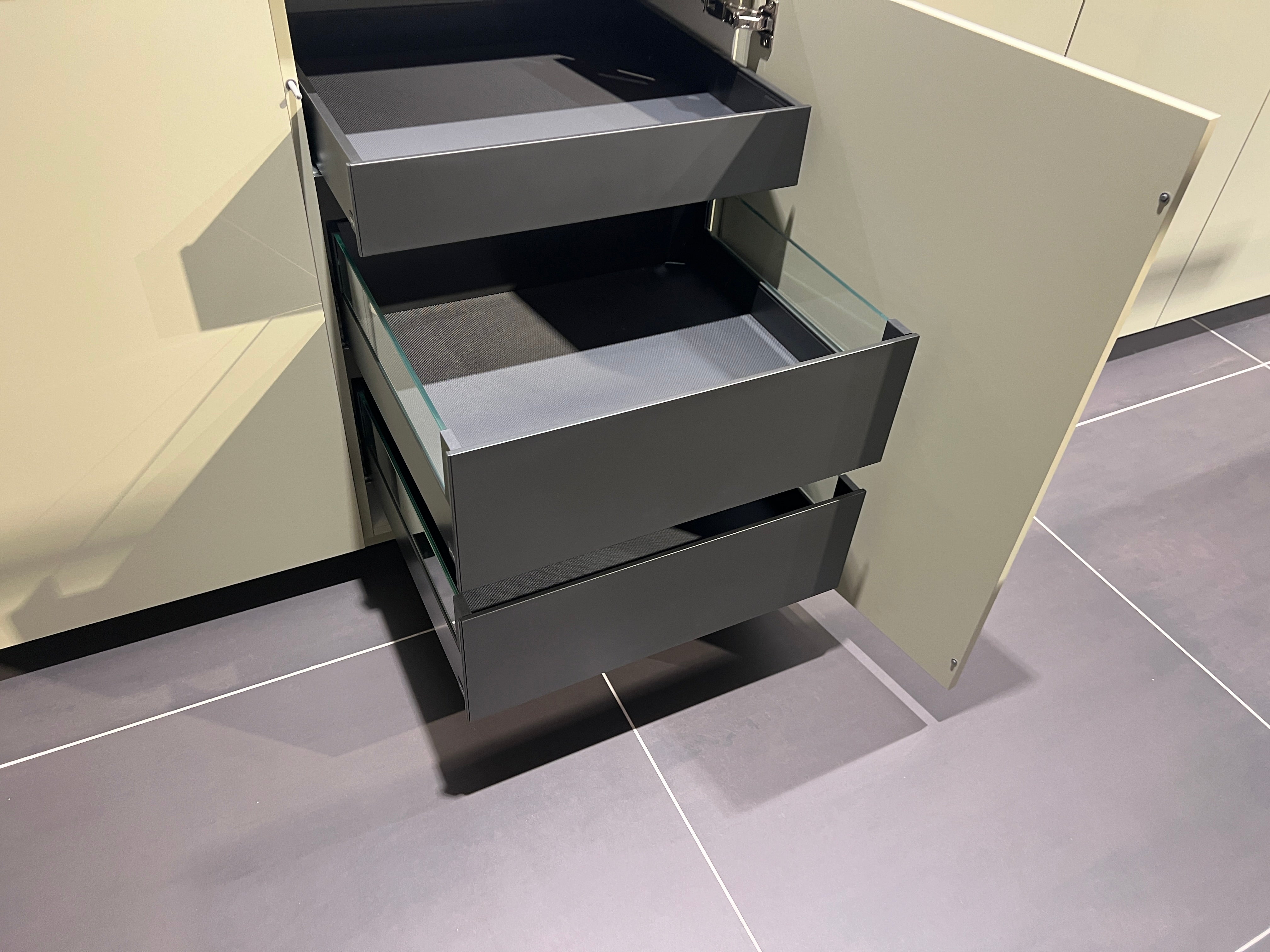 04735 - Mint groene eilandkeuken