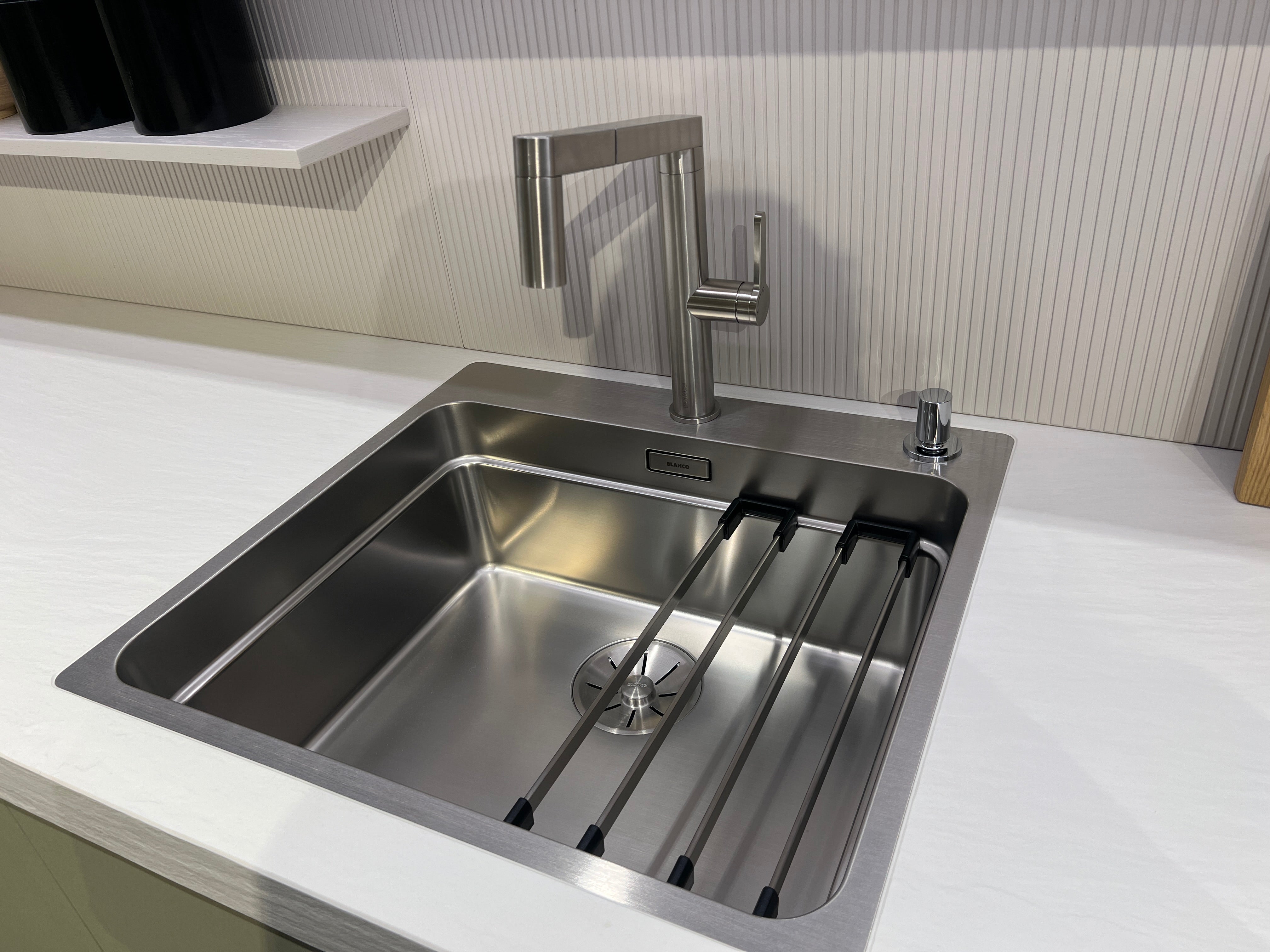 04735 - Mint groene eilandkeuken