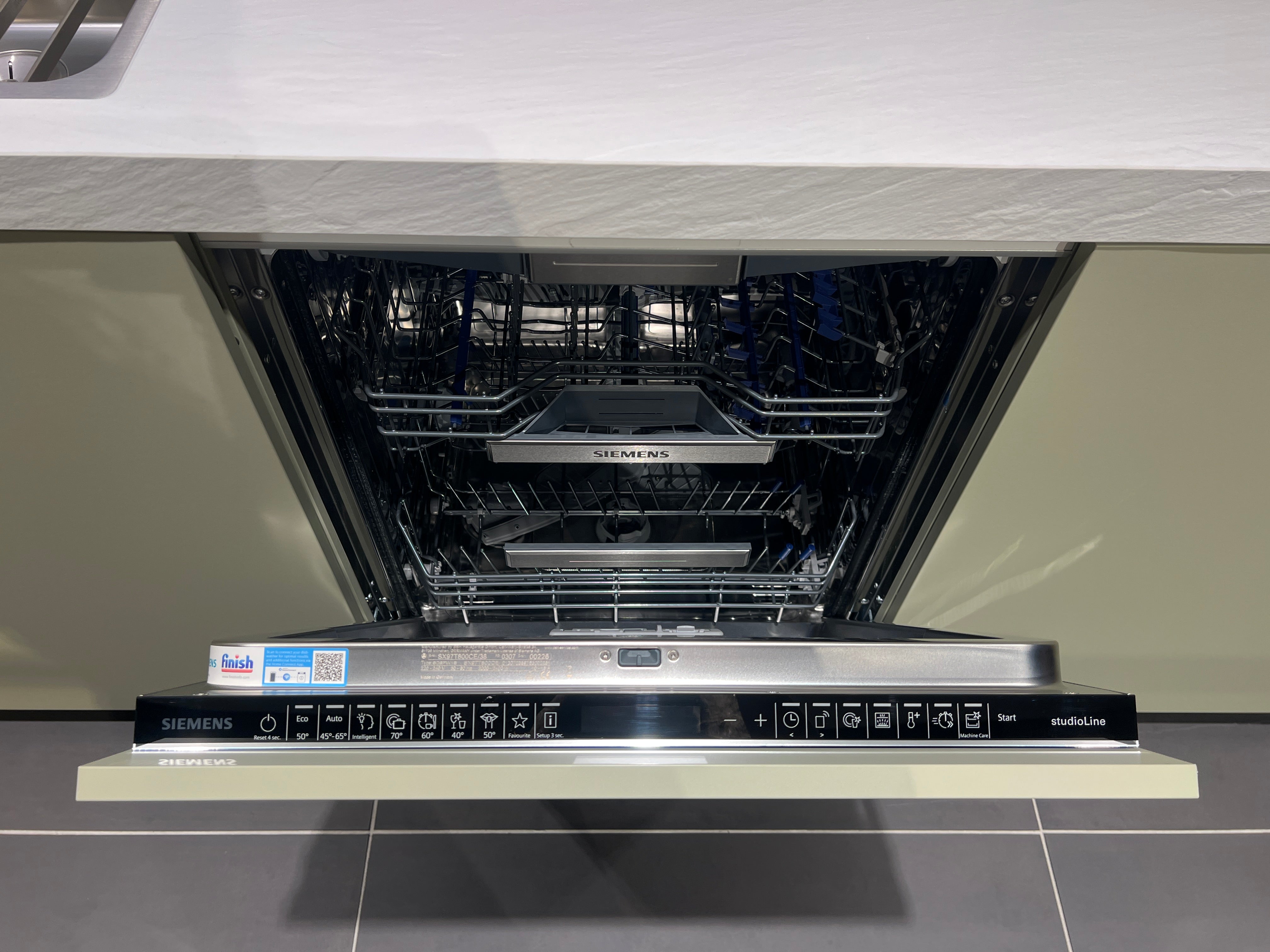 04735 - Mint groene eilandkeuken