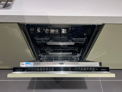 04735 - Mint groene eilandkeuken