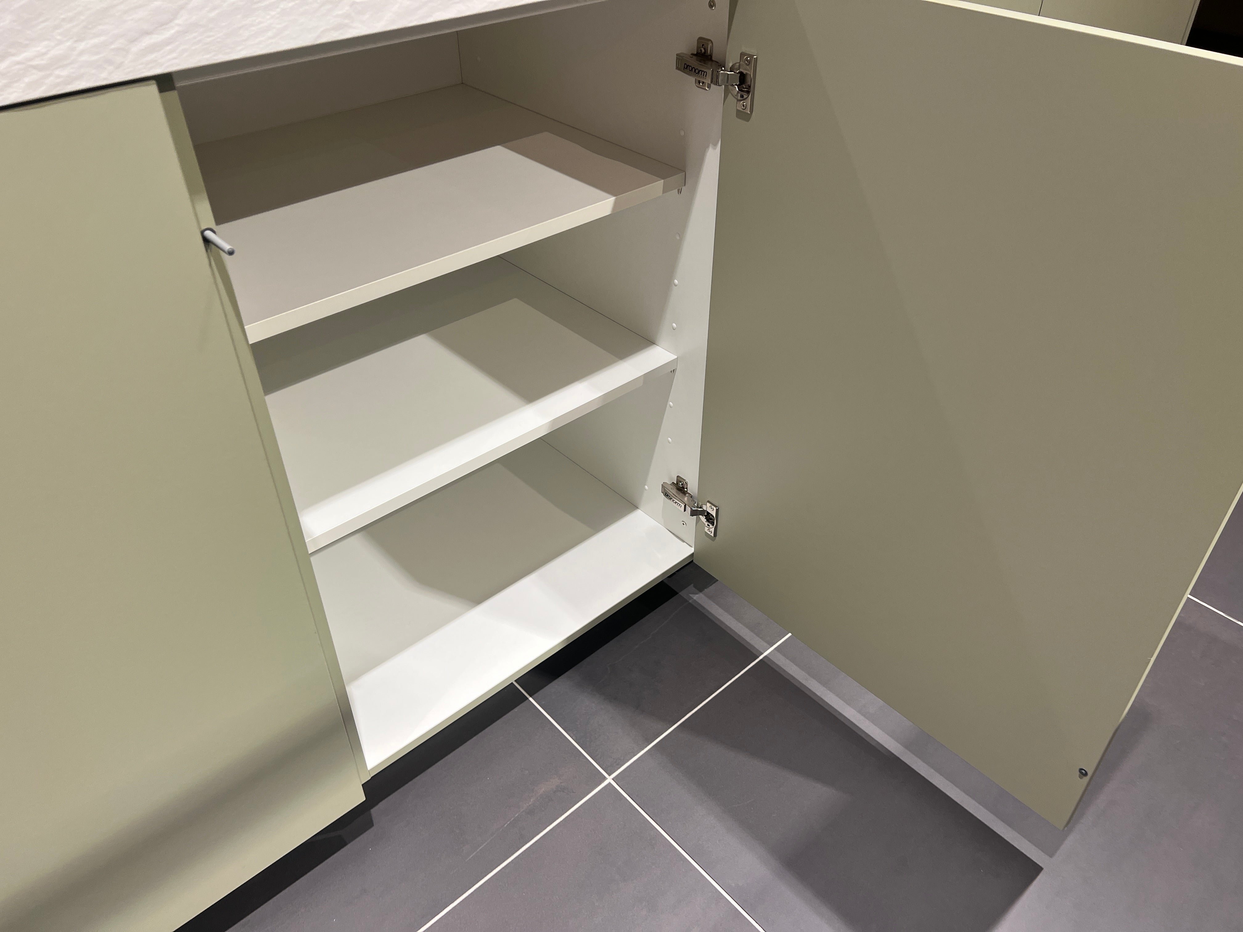 04735 - Mint groene eilandkeuken