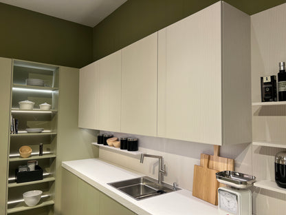 04735 - Mint groene eilandkeuken
