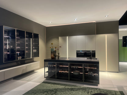 04737 - Luxe Pronorm eiland met vitrine kast