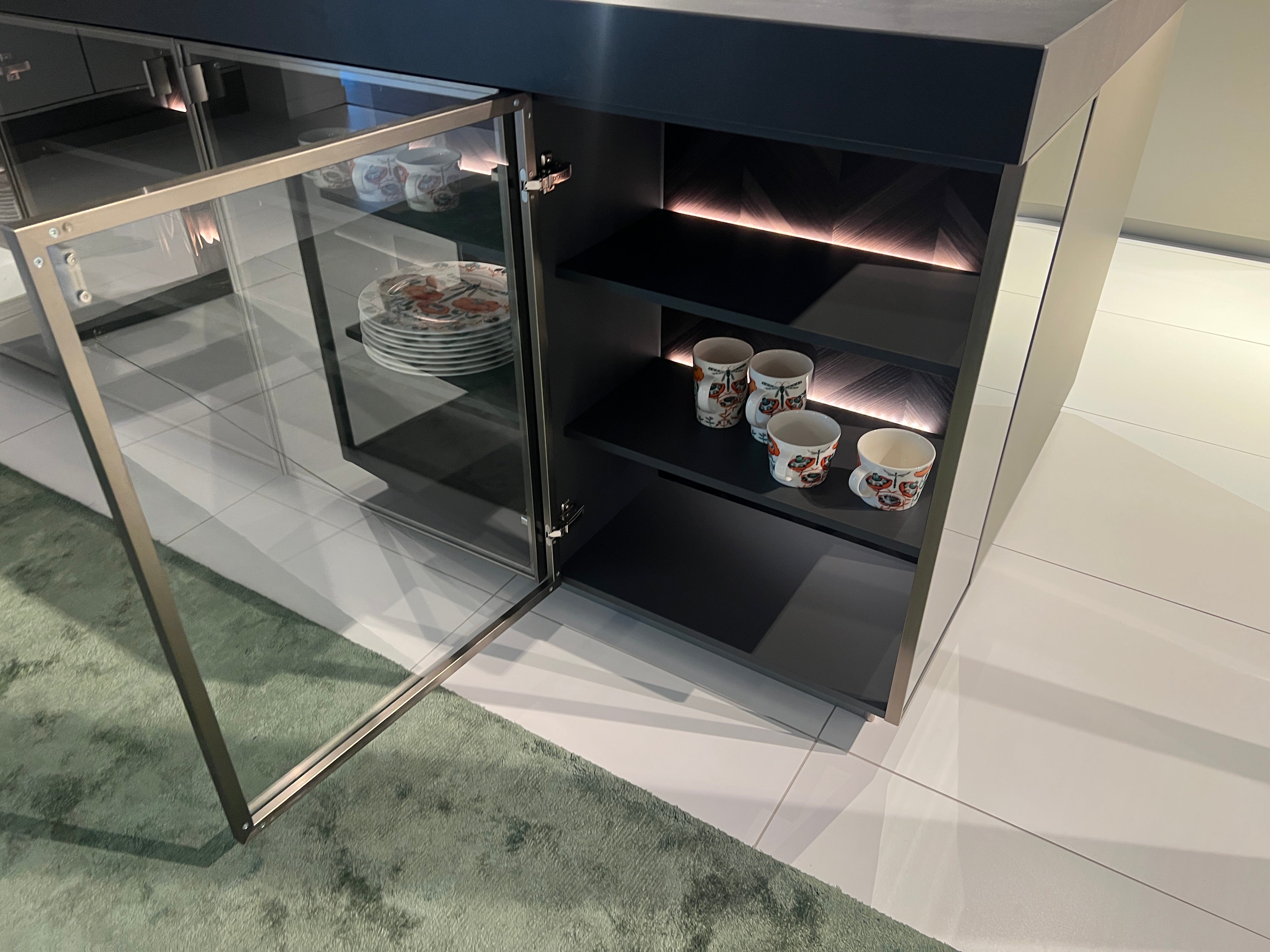 04737 - Luxe Pronorm eiland met vitrine kast