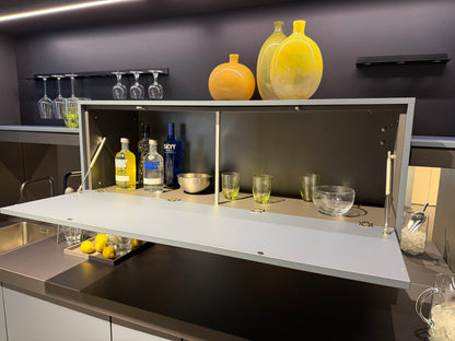 04725 - Luxe bar met vitrinekasten