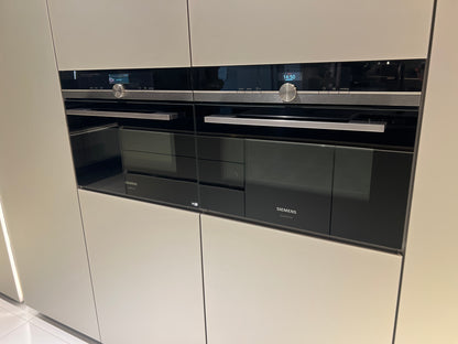 04737 - Luxe Pronorm eiland met vitrine kast