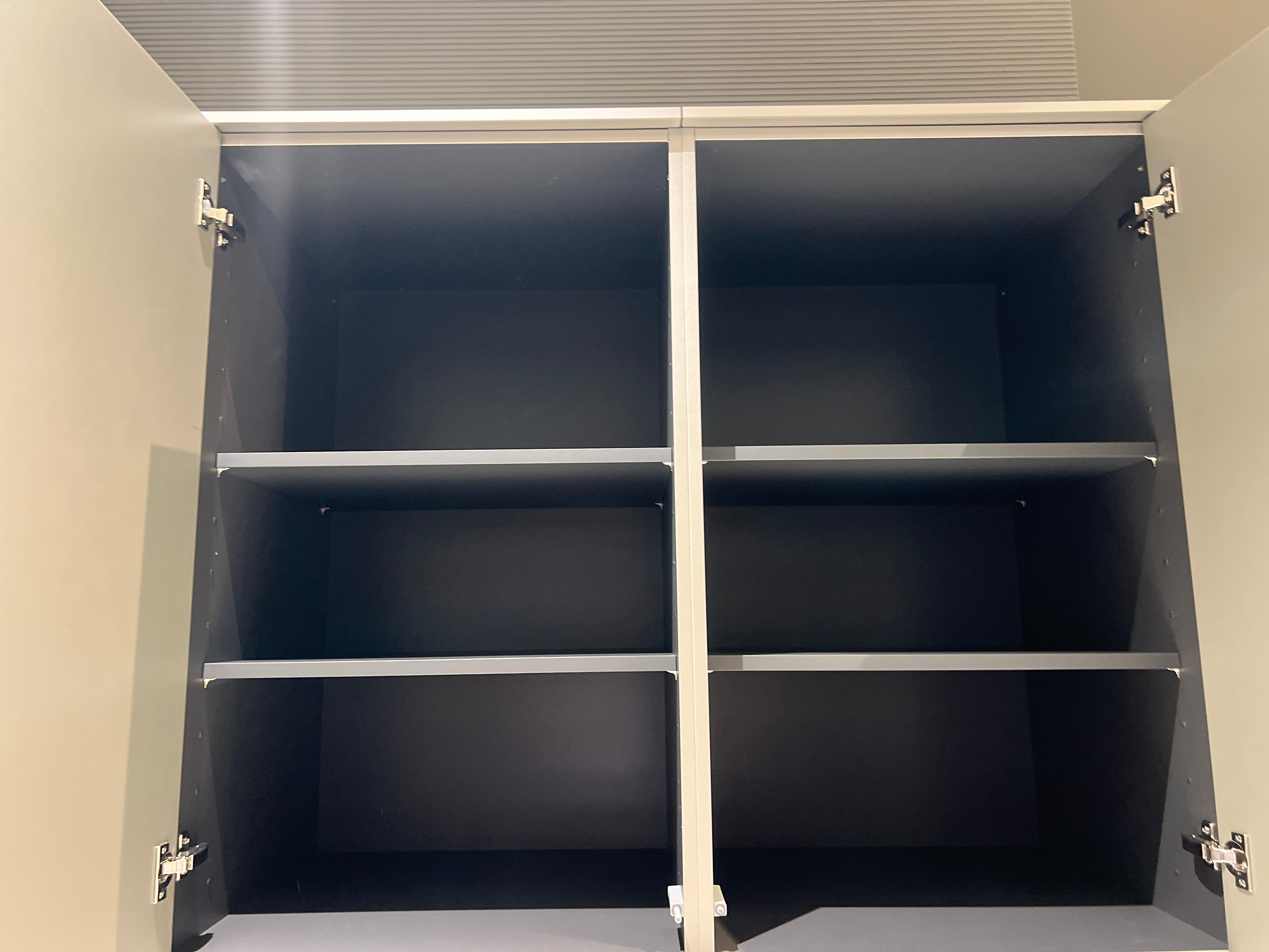 04737 - Luxe Pronorm eiland met vitrine kast