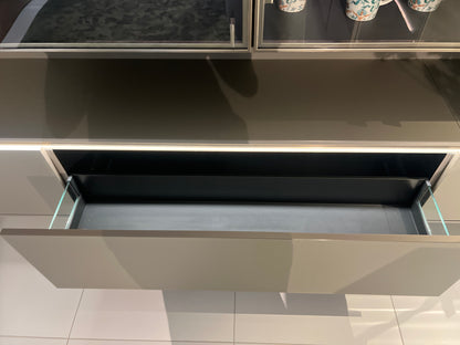 04737 - Luxe Pronorm eiland met vitrine kast